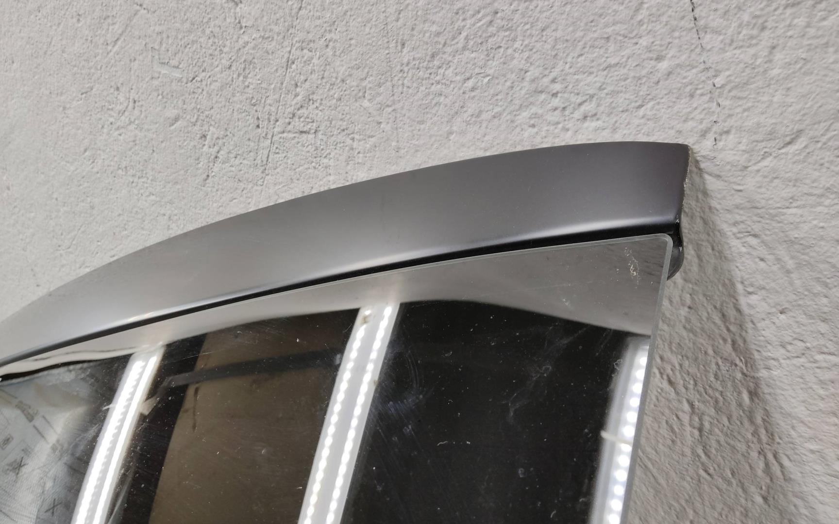 Стекло двери багажника