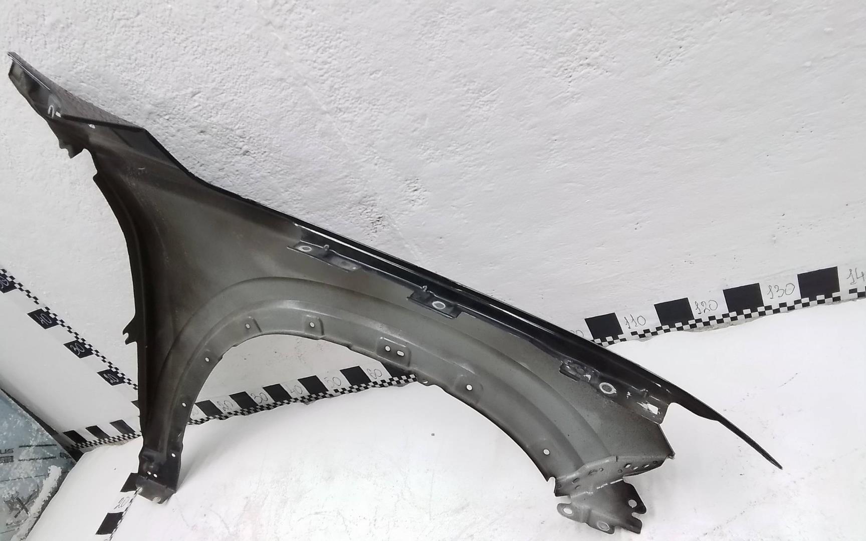 Крыло переднее левое