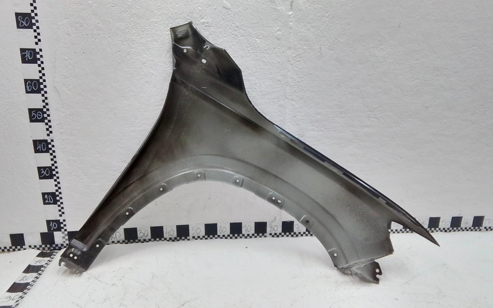 Крыло переднее левое