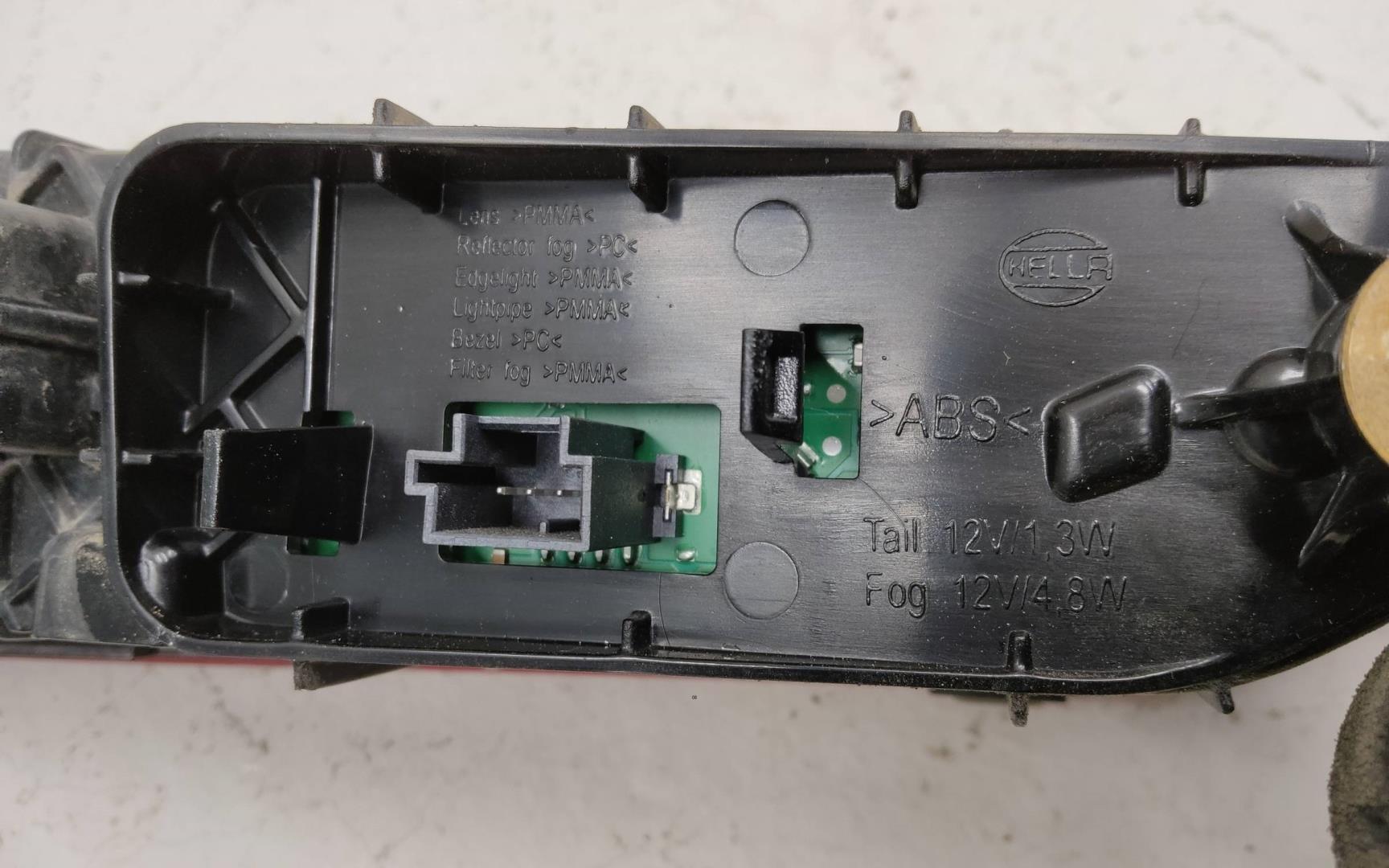 Фонарь задний внутренний правый