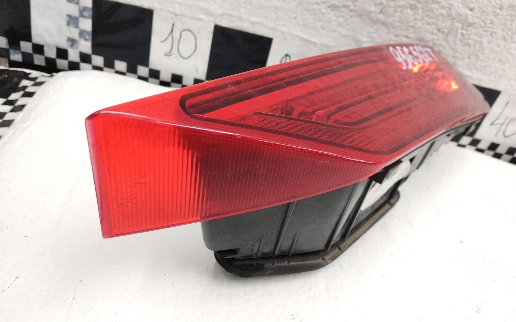 Фонарь задний внутренний правый