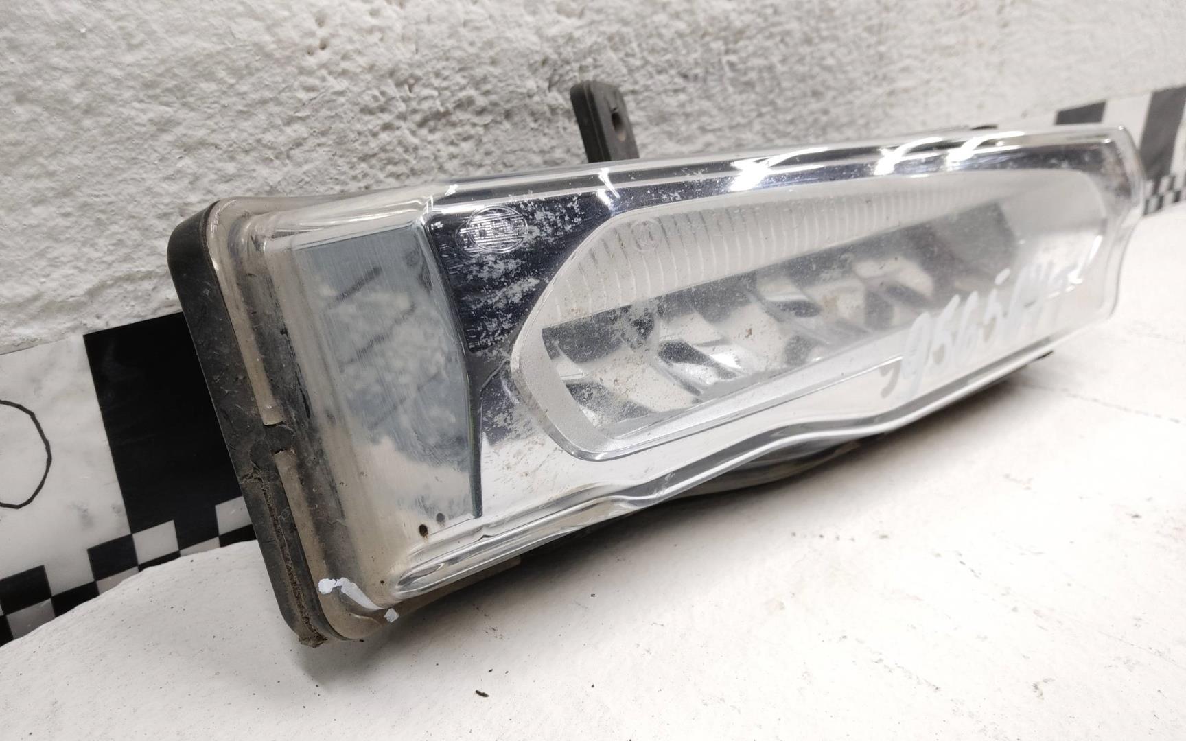 Фара противотуманная правая