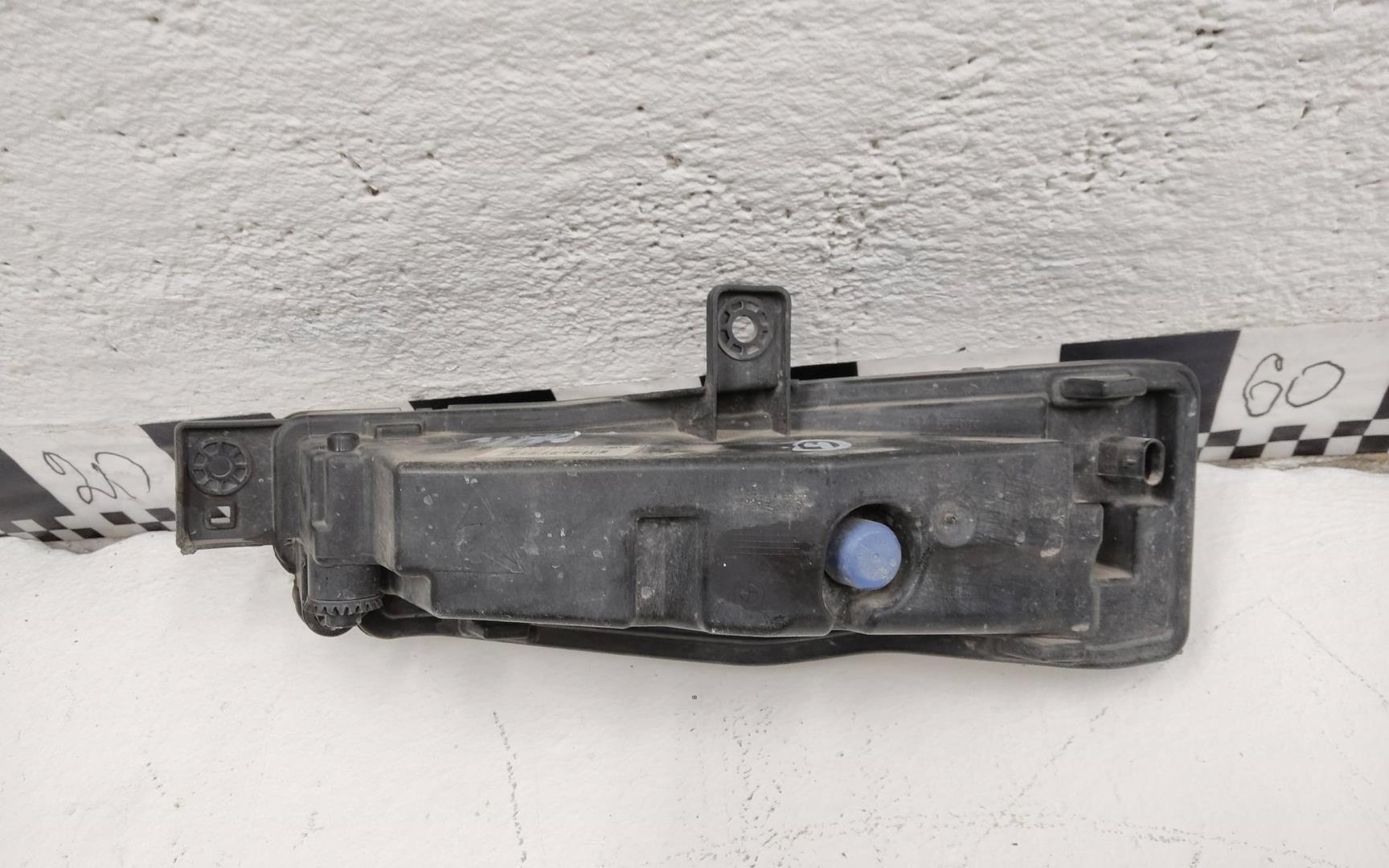 Фара противотуманная правая