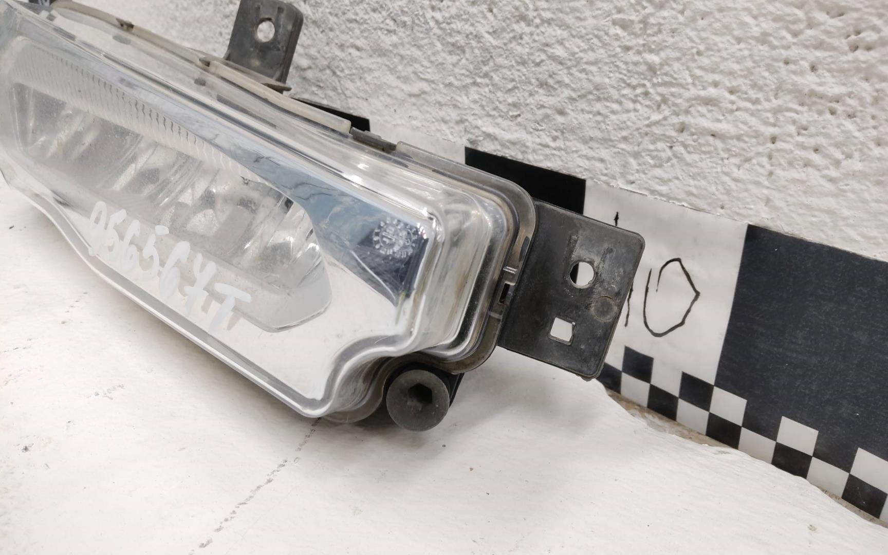 Фара противотуманная правая