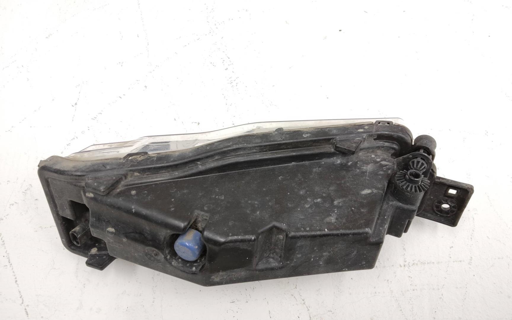 Фара противотуманная правая