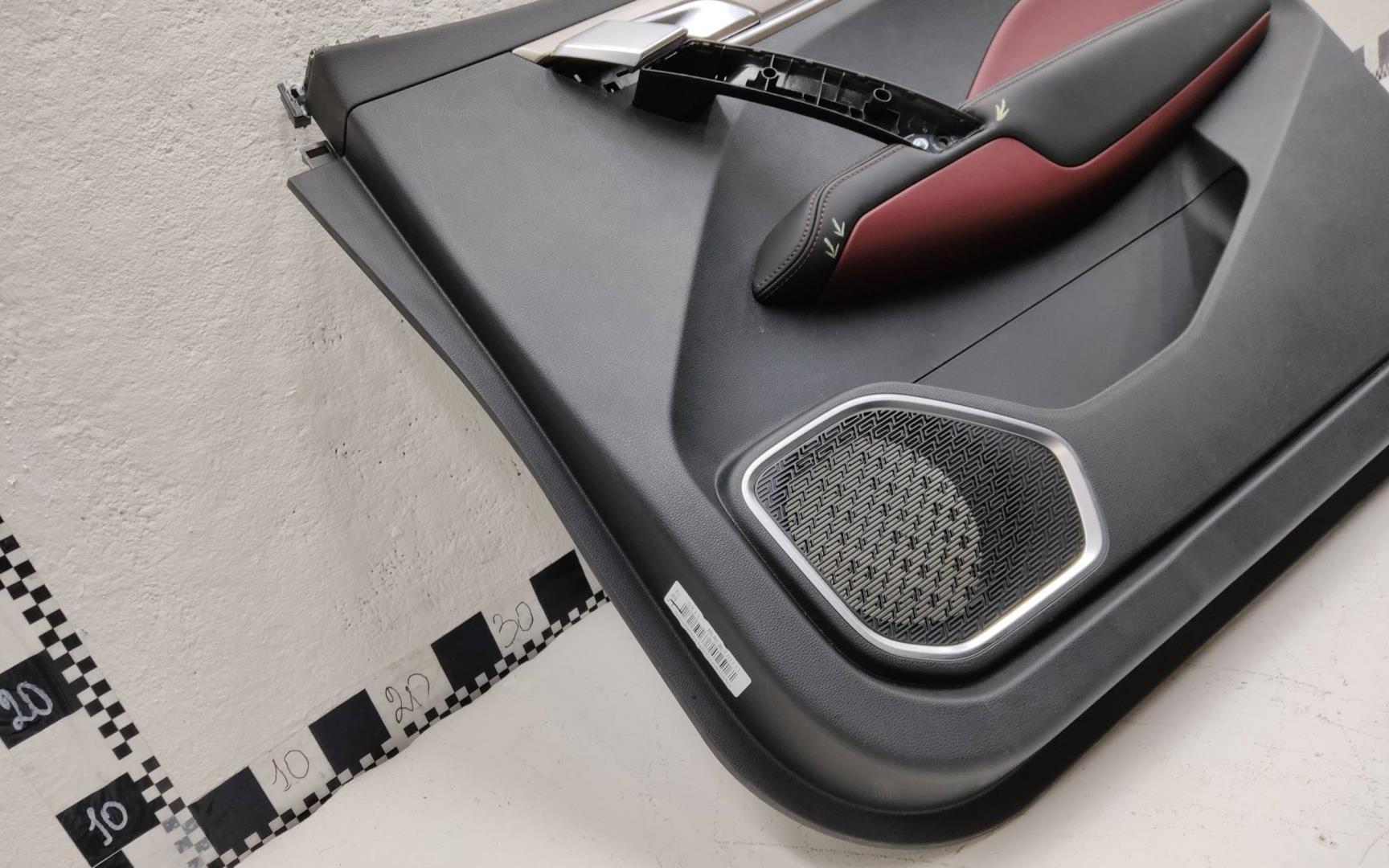 Обшивка двери передней правой