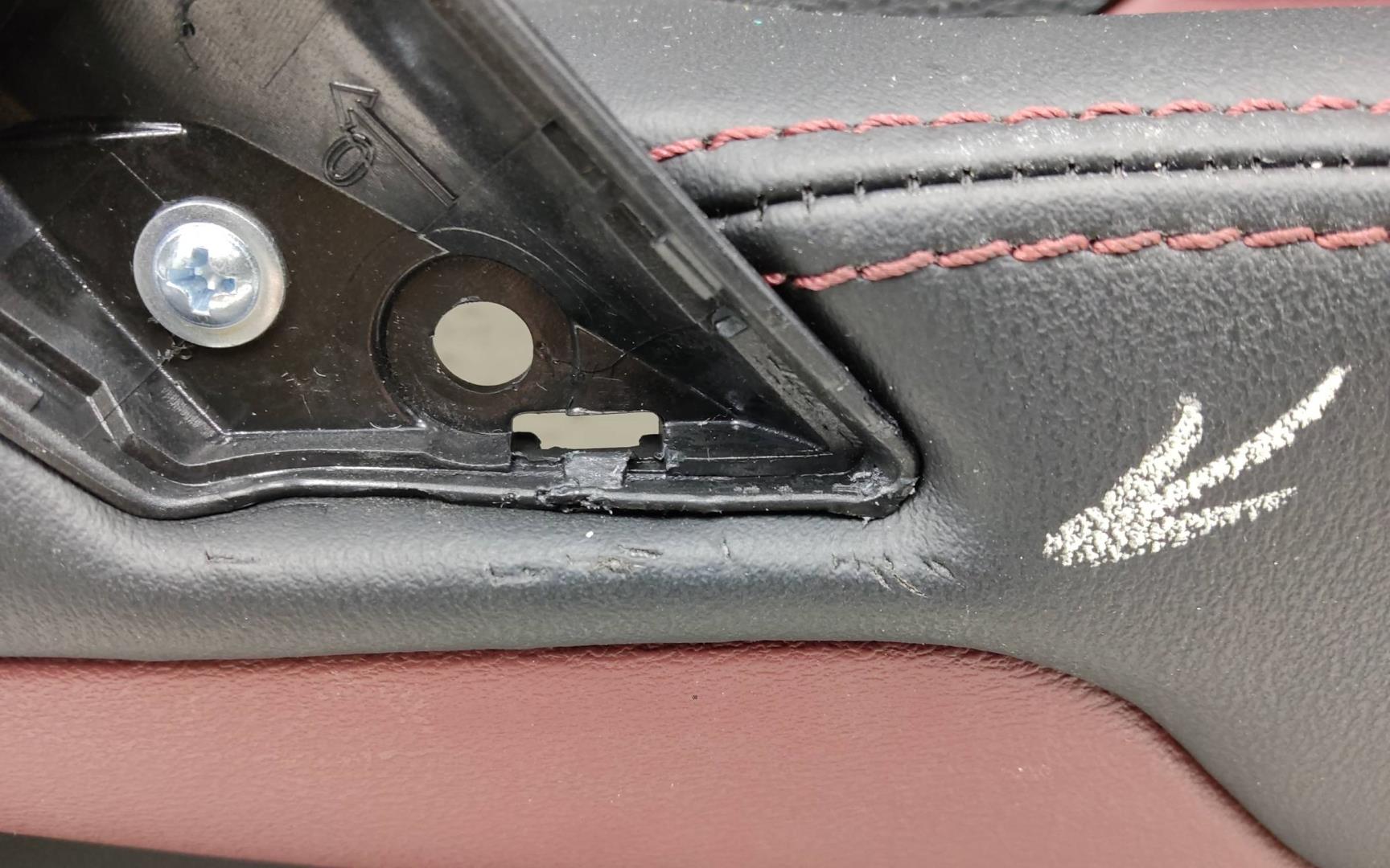 Обшивка двери передней правой