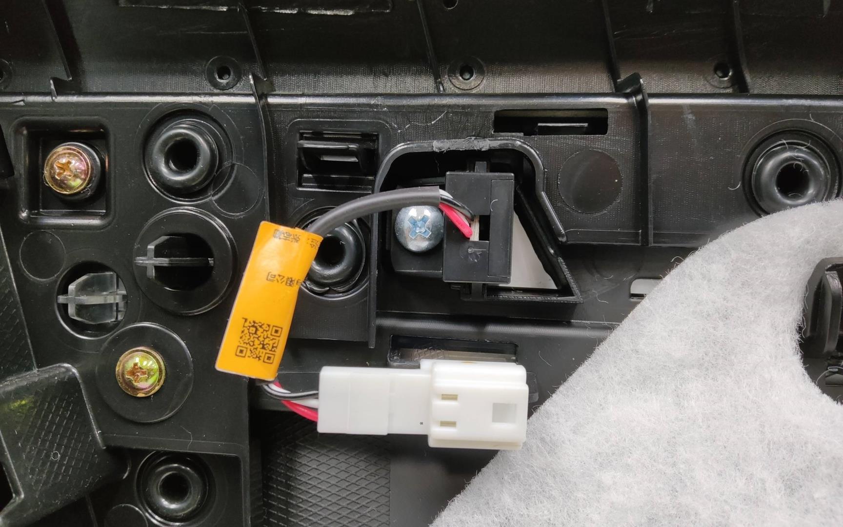 Обшивка двери передней правой