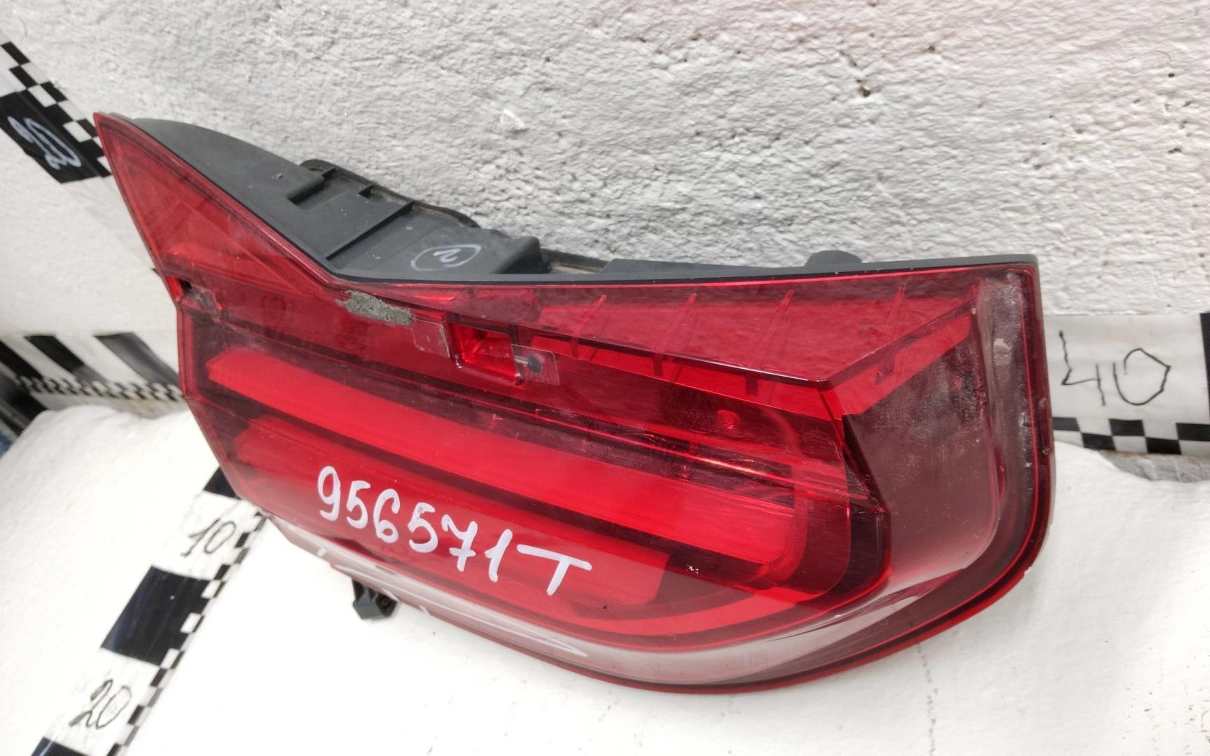 Фонарь задний внутренний левый