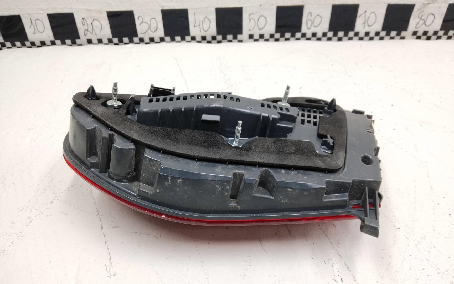 Фонарь задний внутренний левый