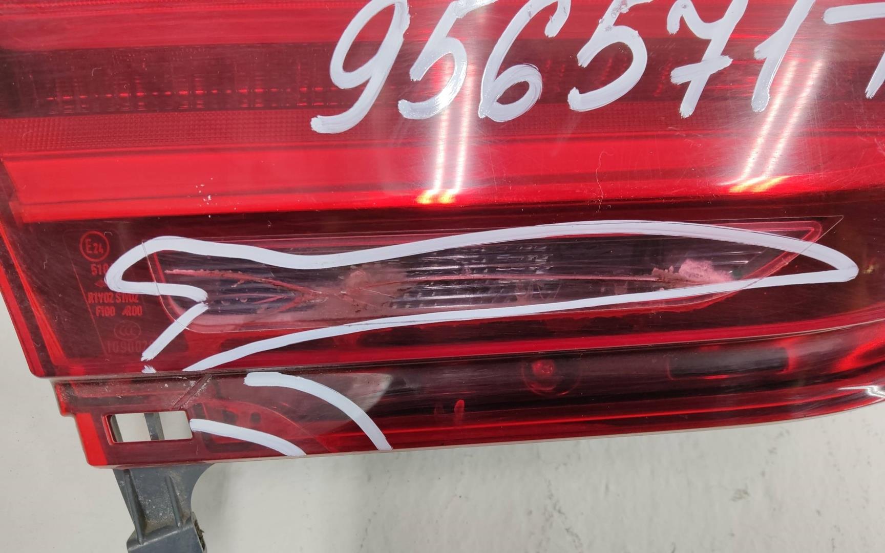 Фонарь задний внутренний левый