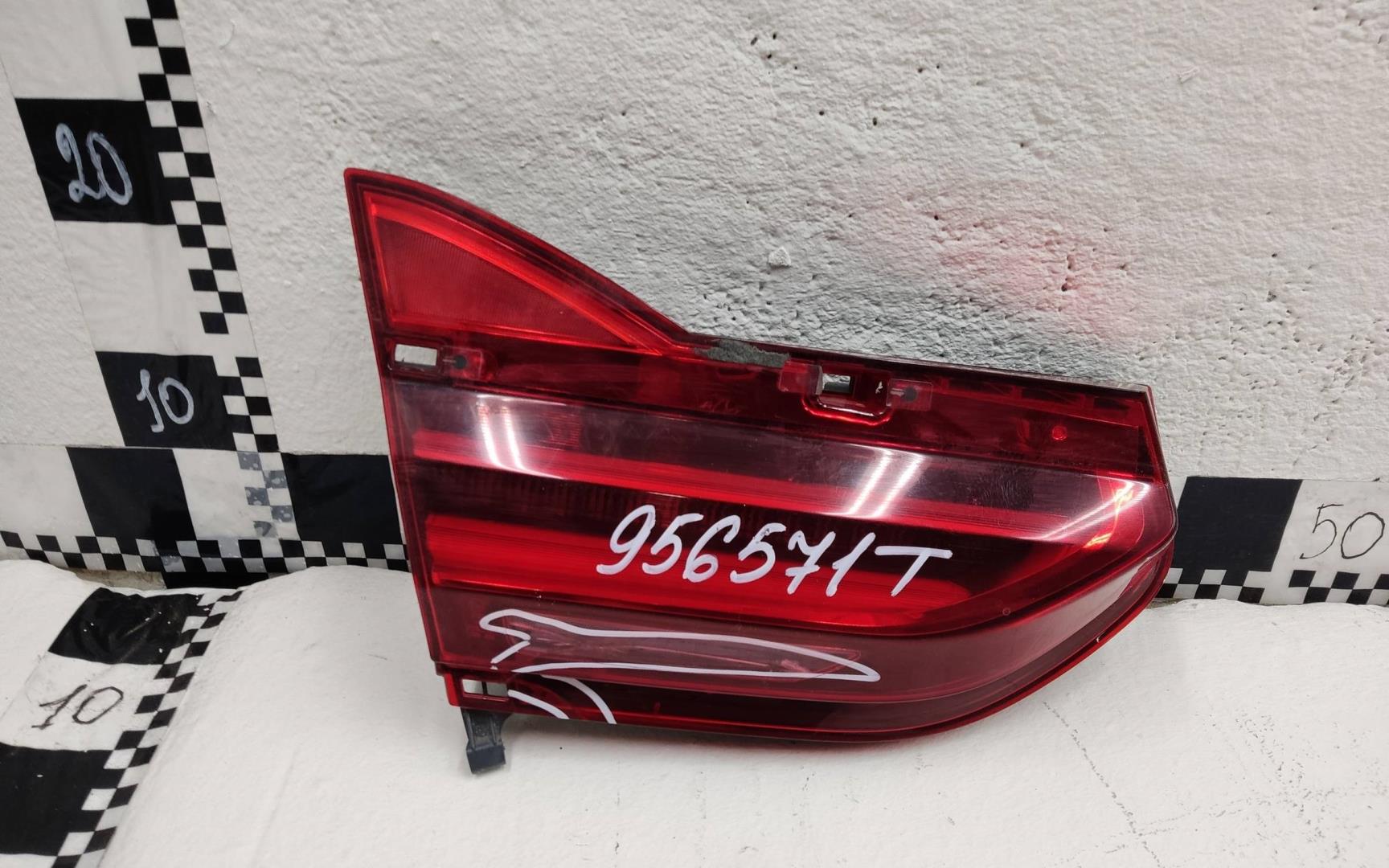 Фонарь задний внутренний левый