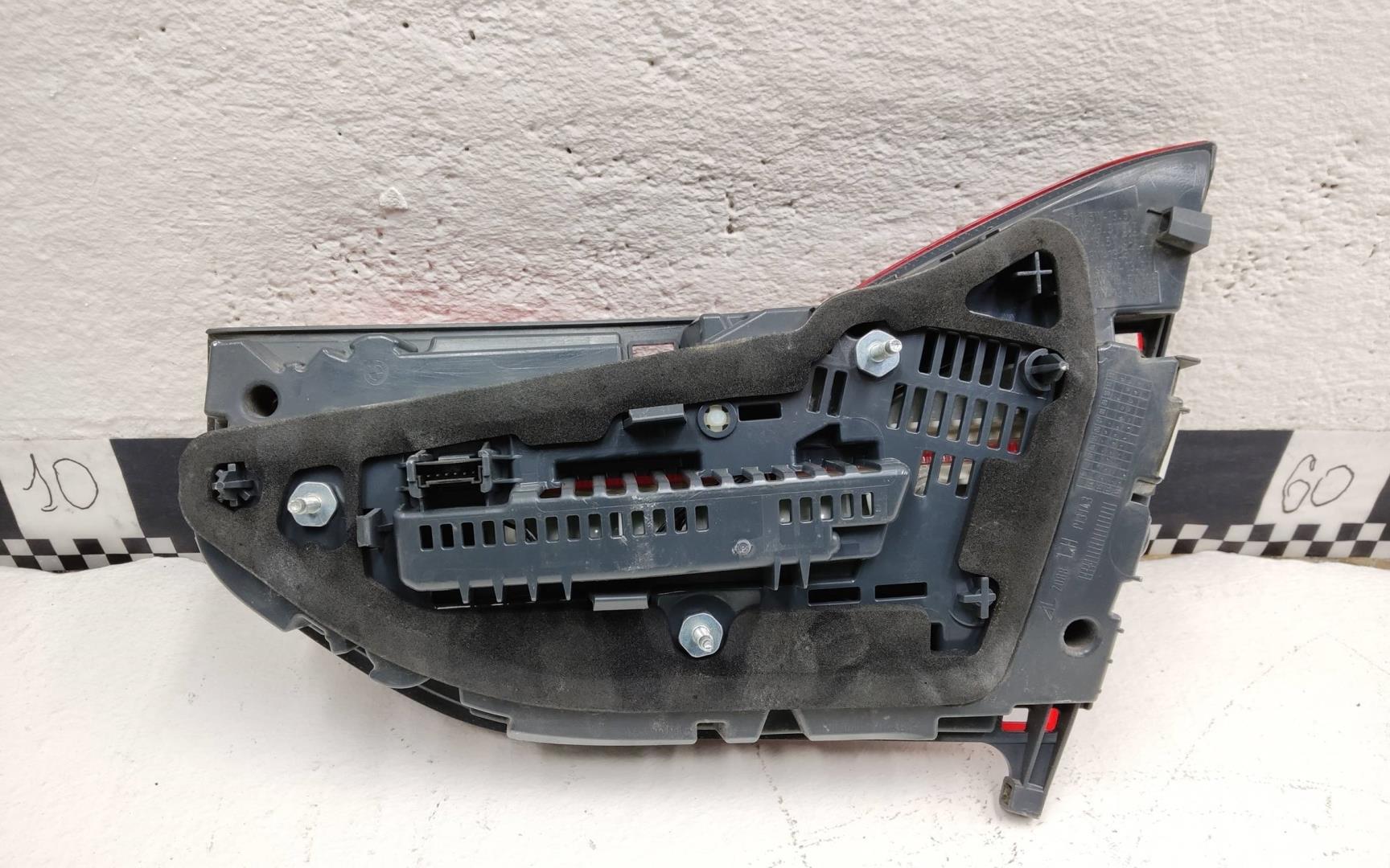 Фонарь задний внутренний левый