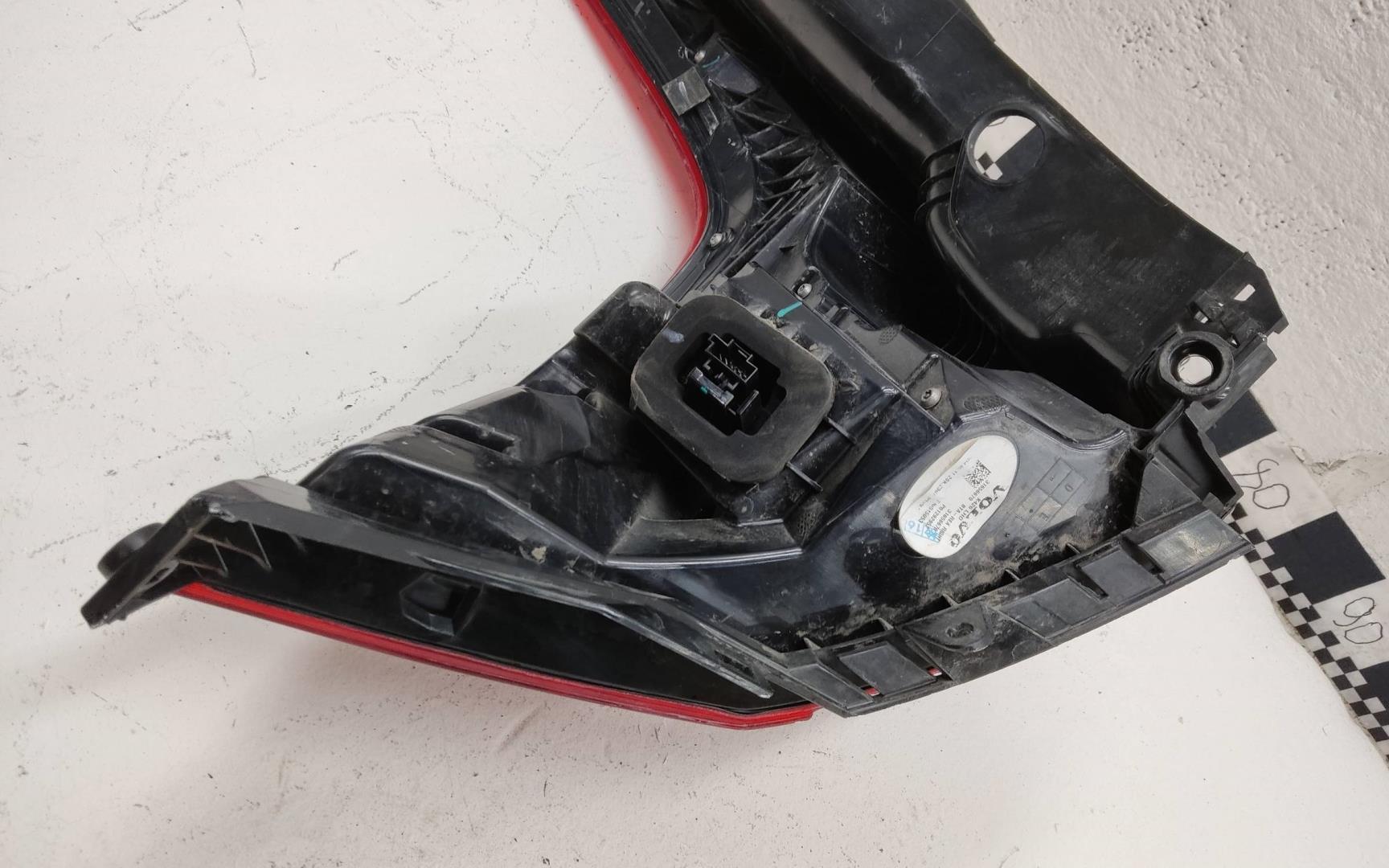 Фонарь задний правый