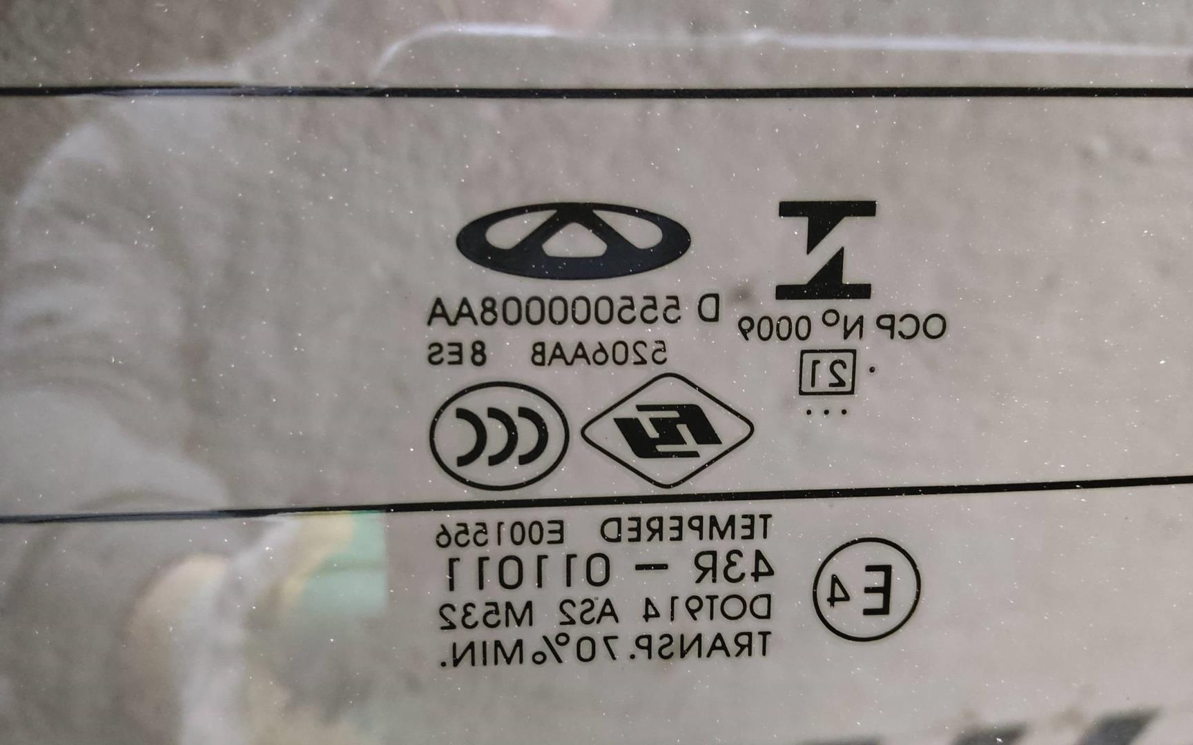 Стекло двери багажника