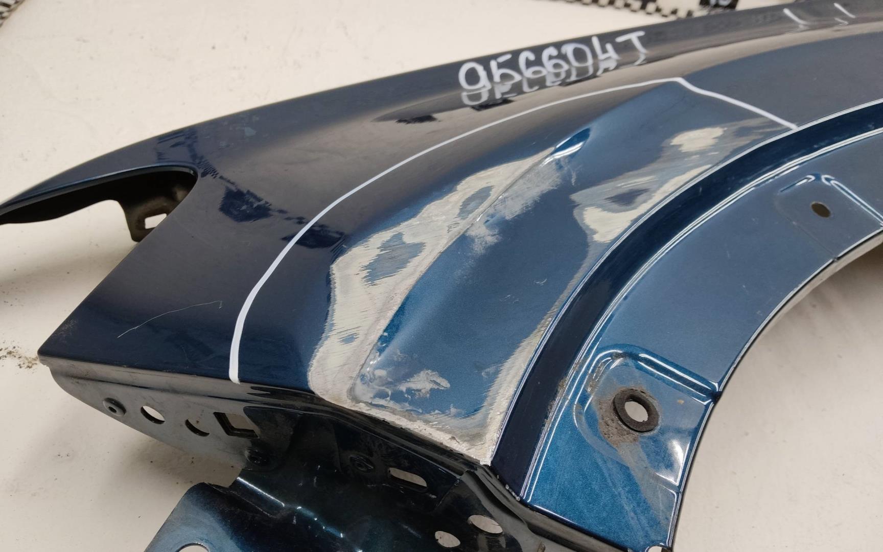 Крыло переднее левое