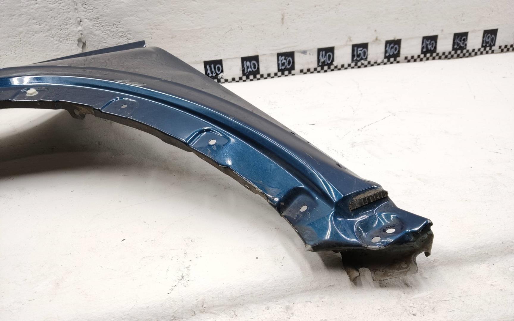 Крыло переднее левое