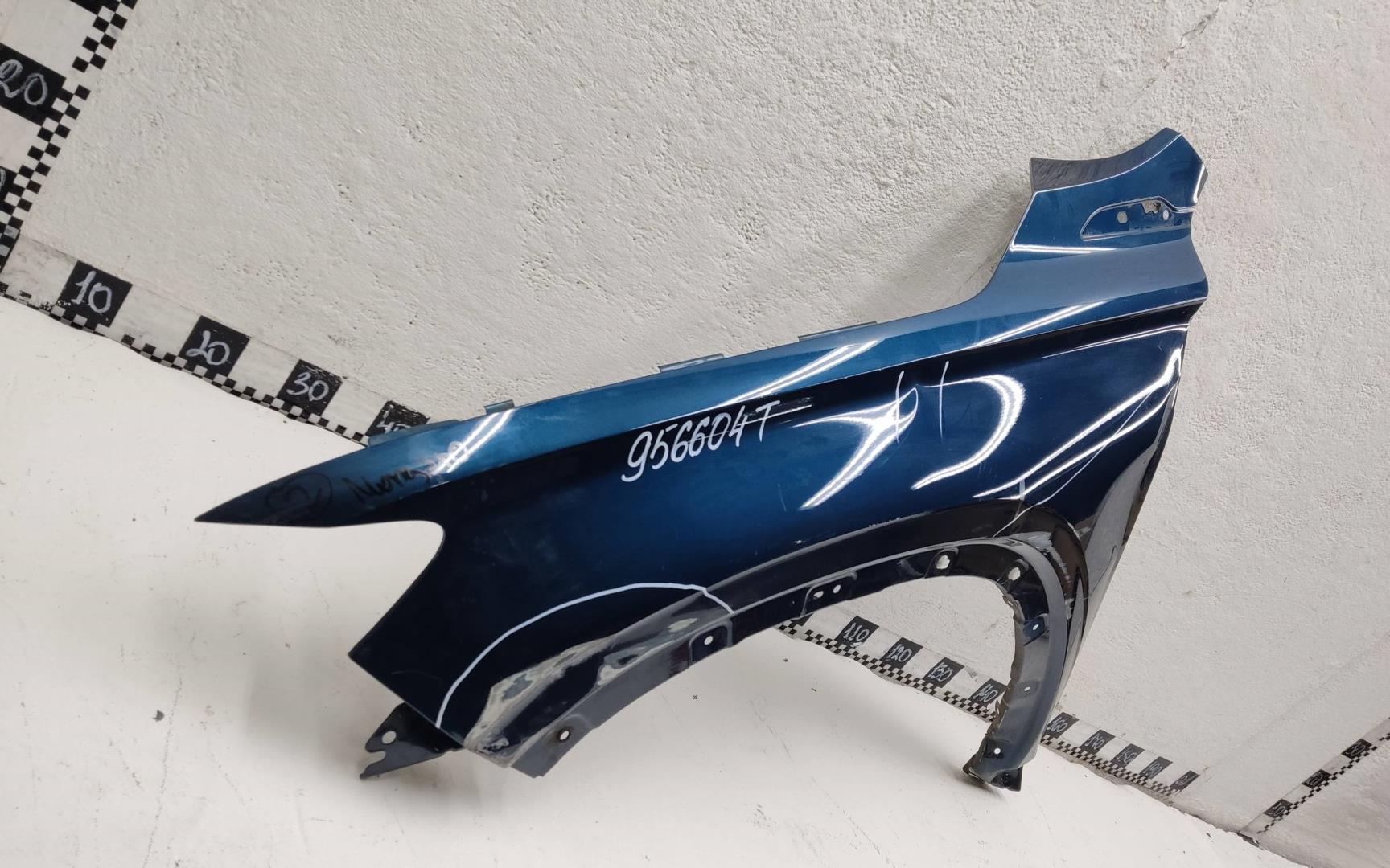 Крыло переднее левое