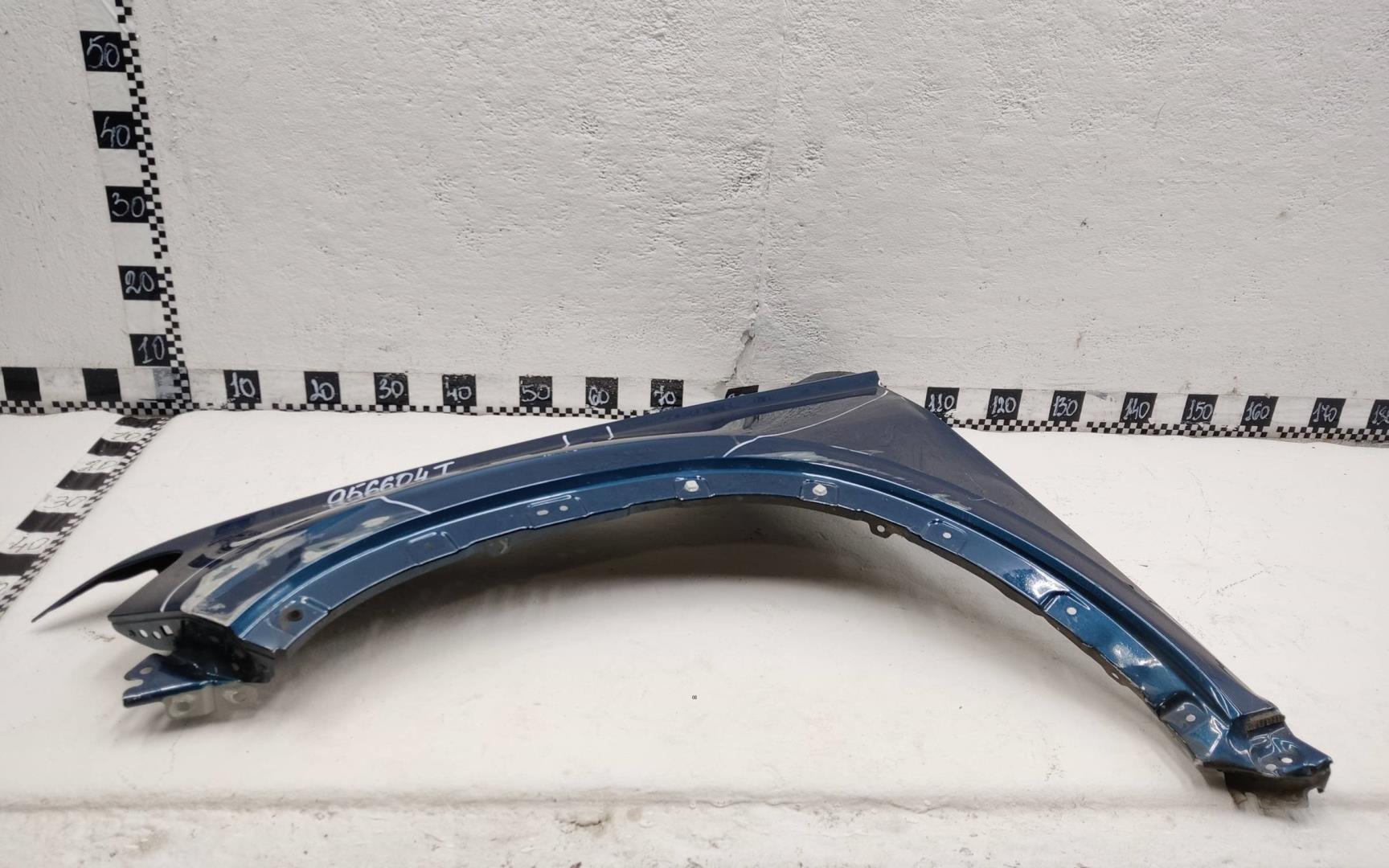 Крыло переднее левое