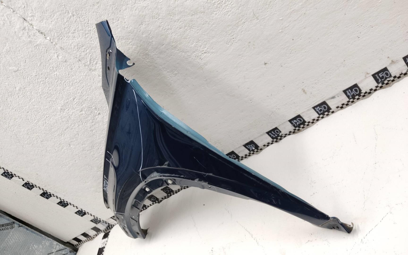 Крыло переднее левое