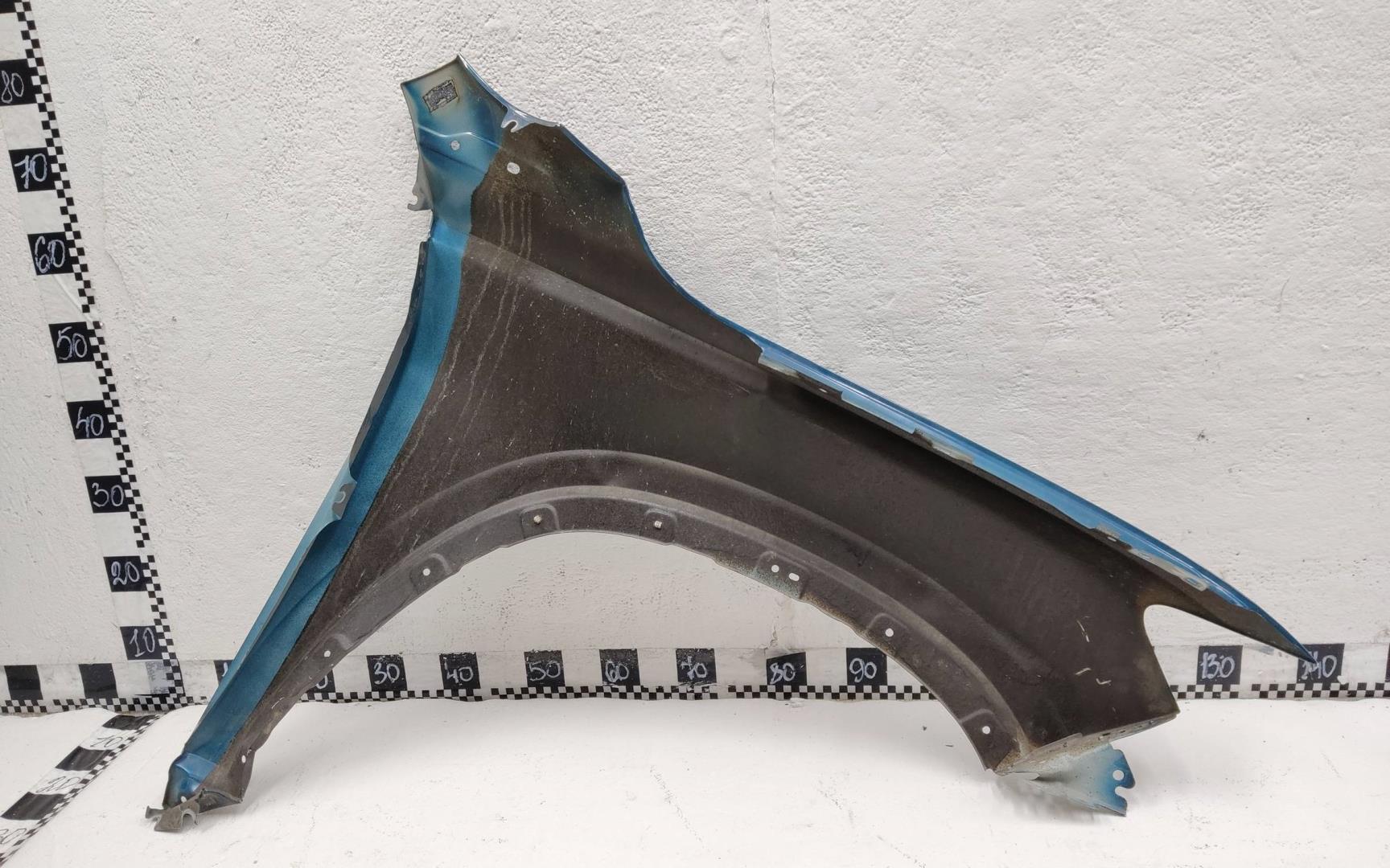 Крыло переднее левое