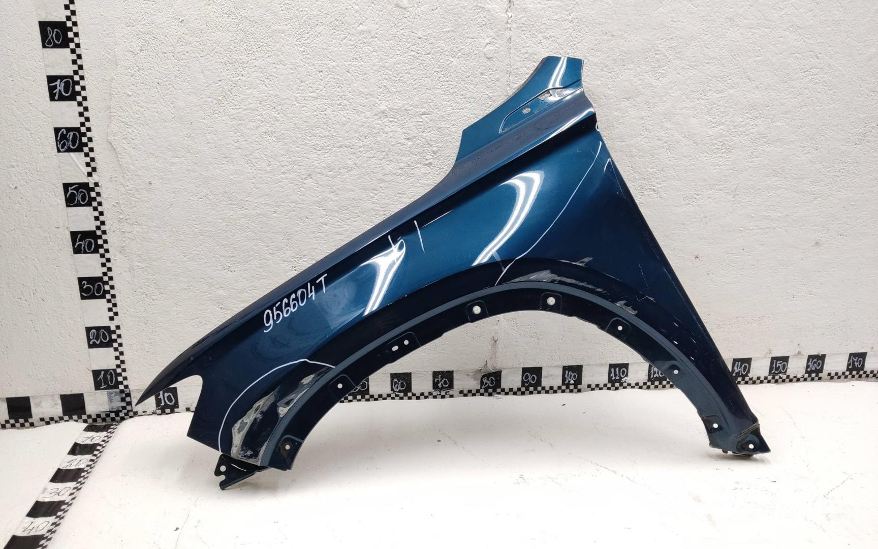 Крыло переднее левое