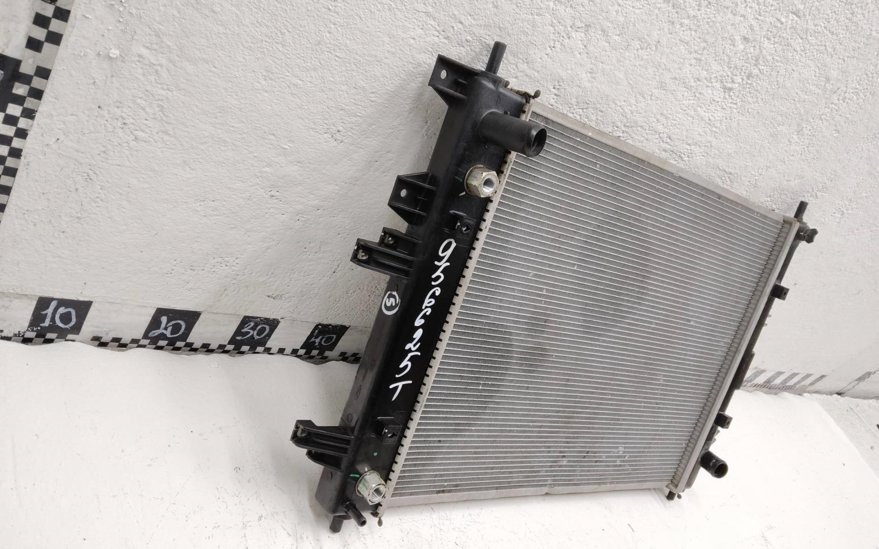 Радиатор охлаждения двигателя основной