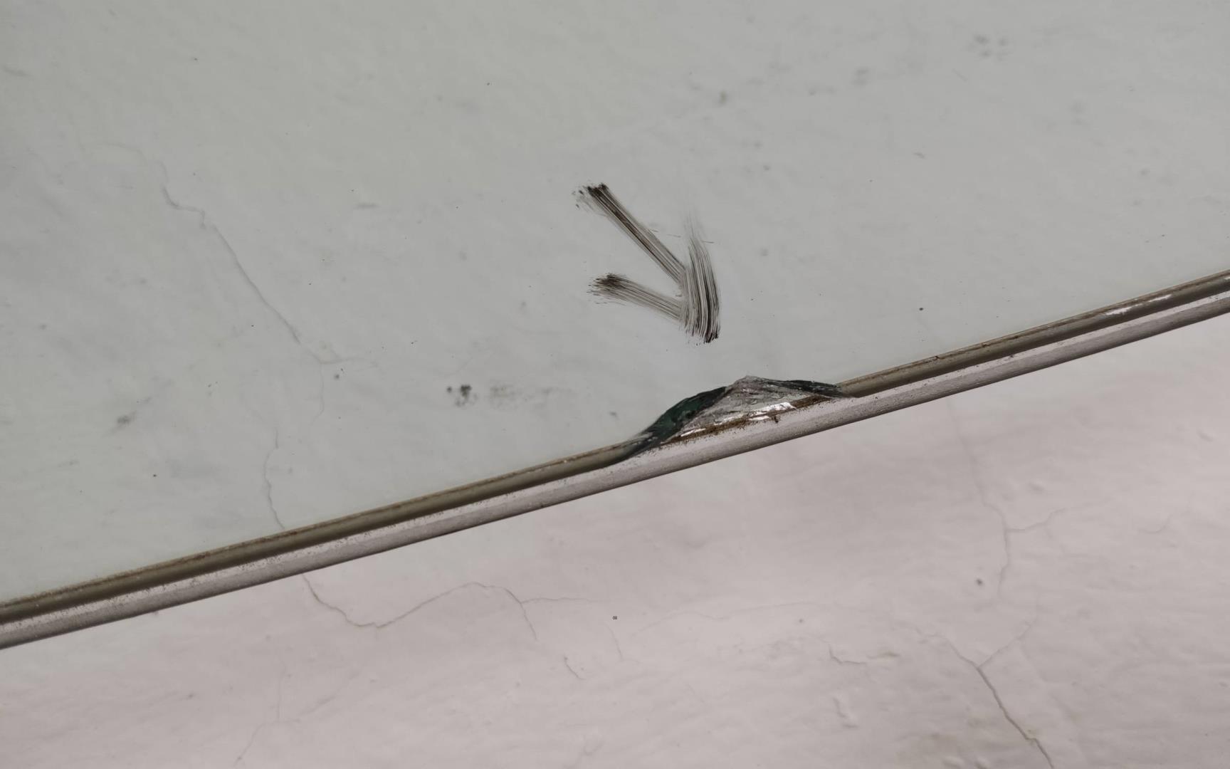 Стекло двери передней правой