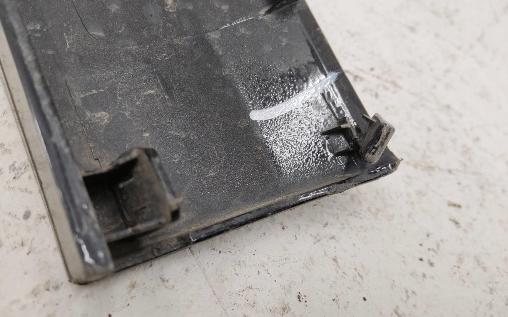 Накладка переднего крыла левого