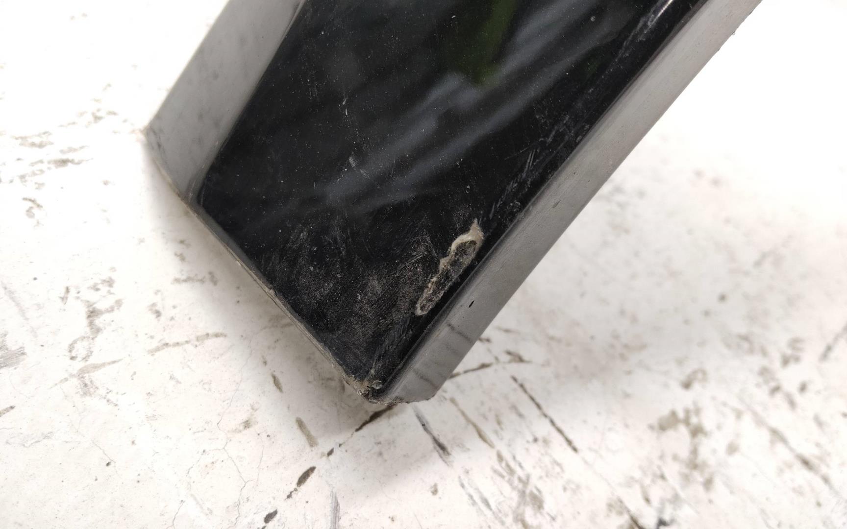 Накладка переднего крыла левого