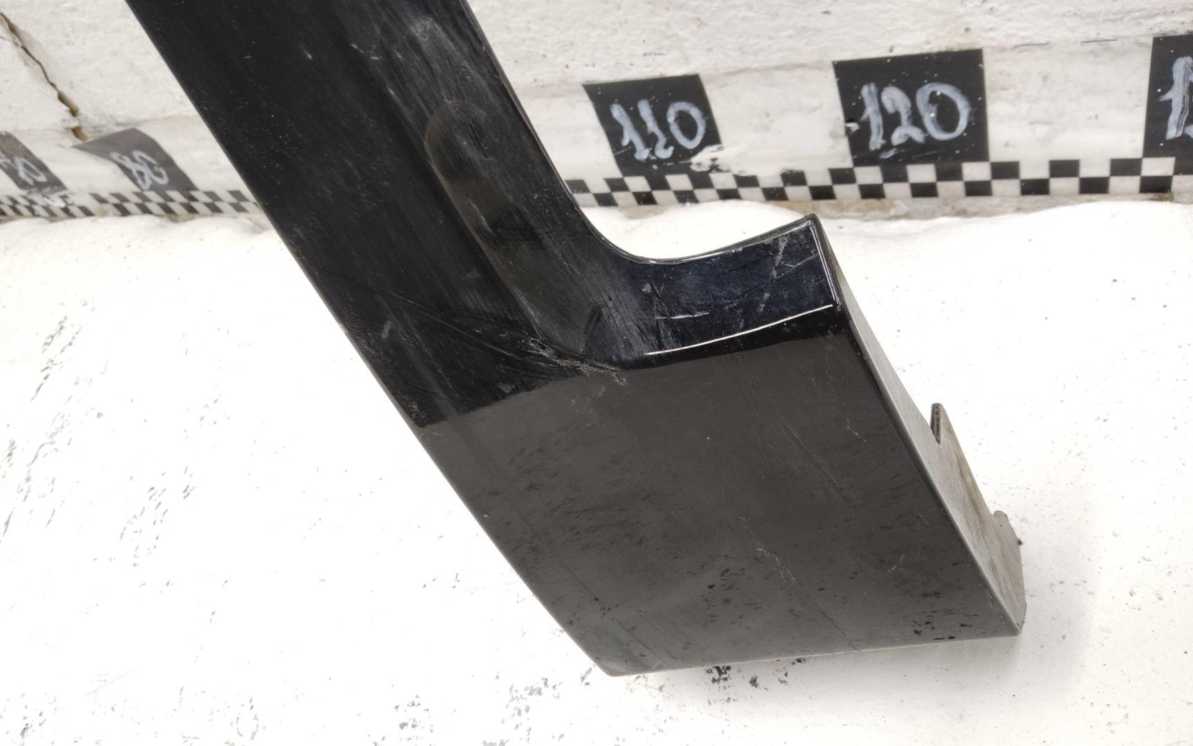 Накладка переднего крыла левого