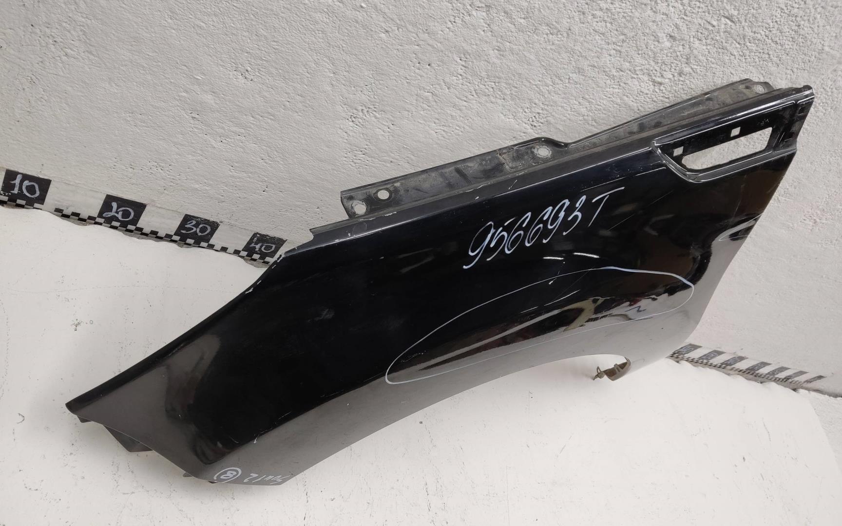 Крыло переднее левое