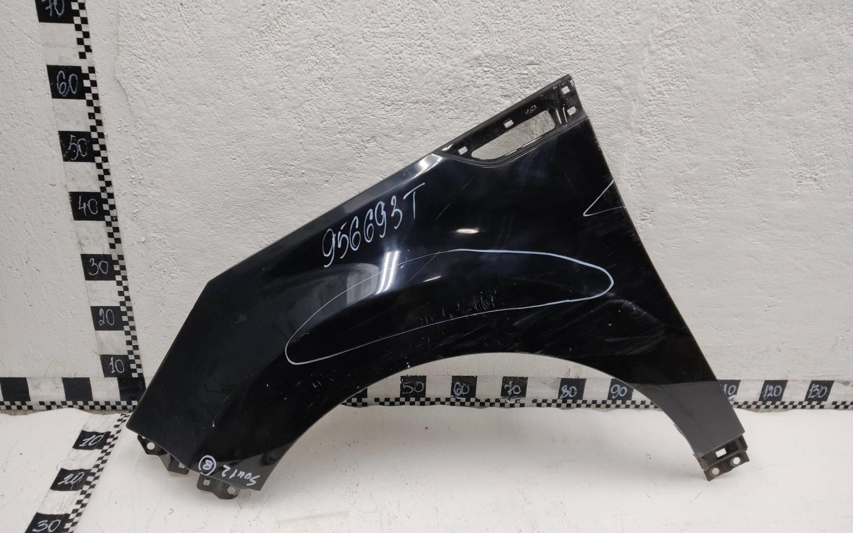 Крыло переднее левое