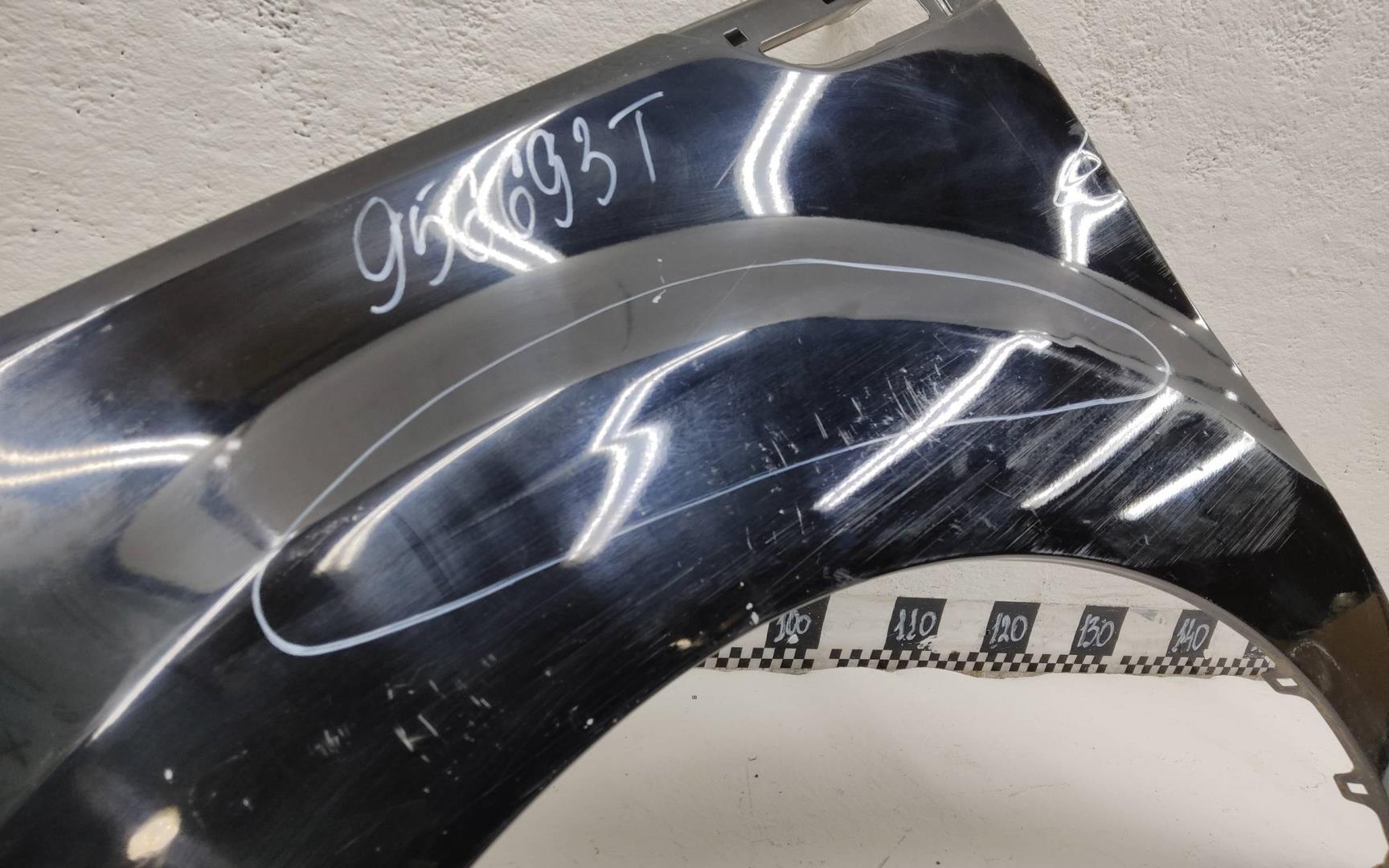 Крыло переднее левое