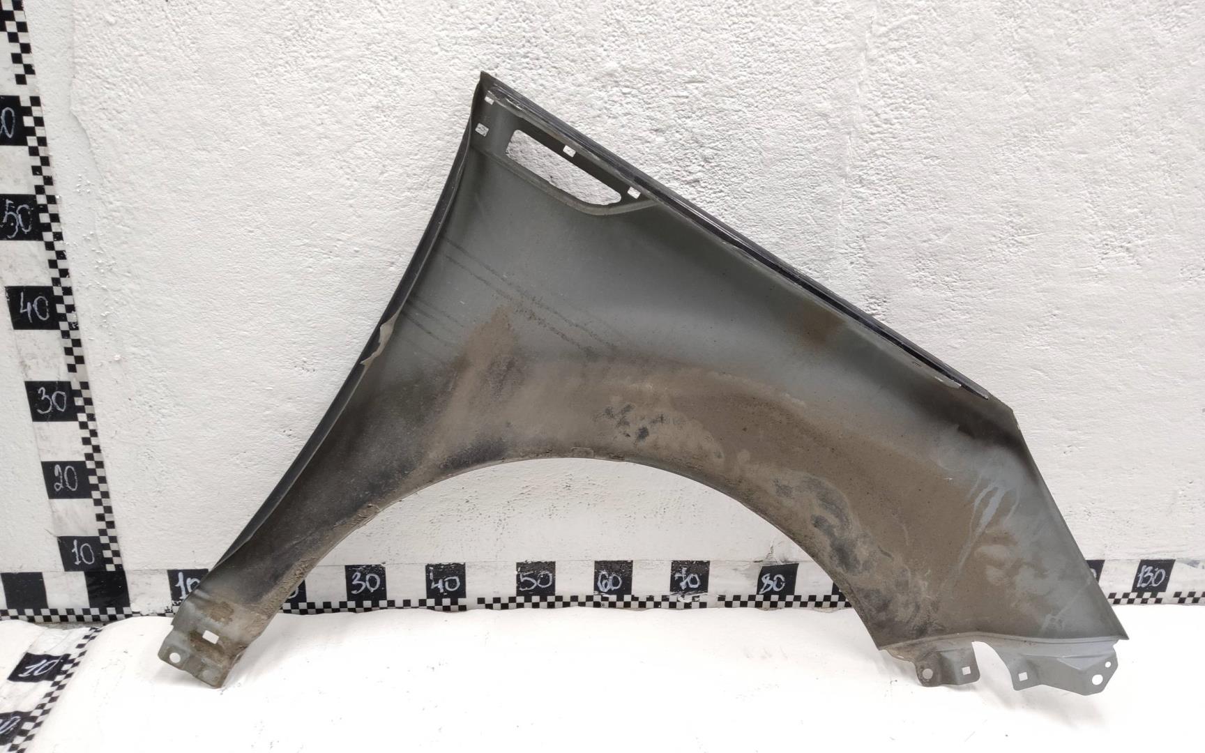 Крыло переднее левое