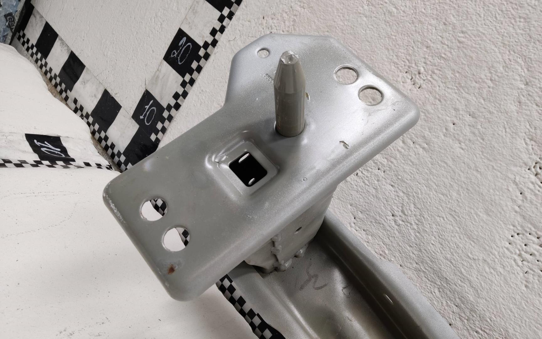 Усилитель переднего бампера