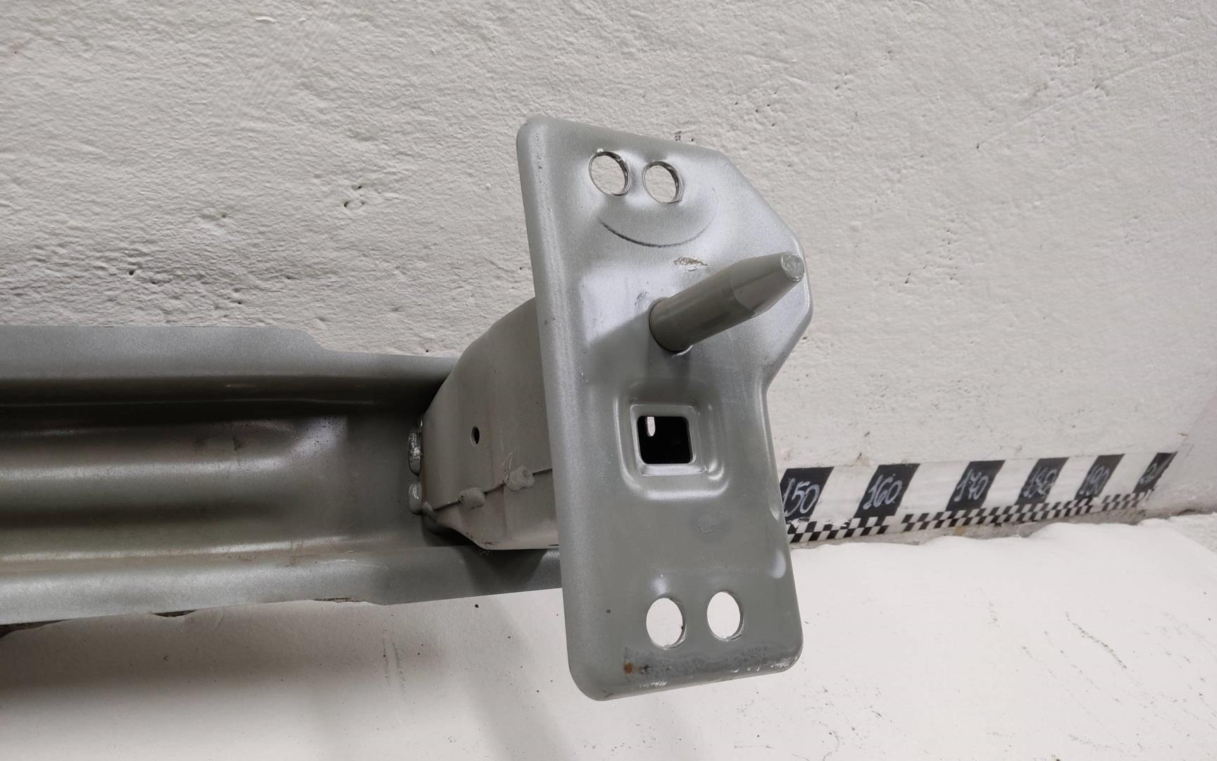 Усилитель переднего бампера