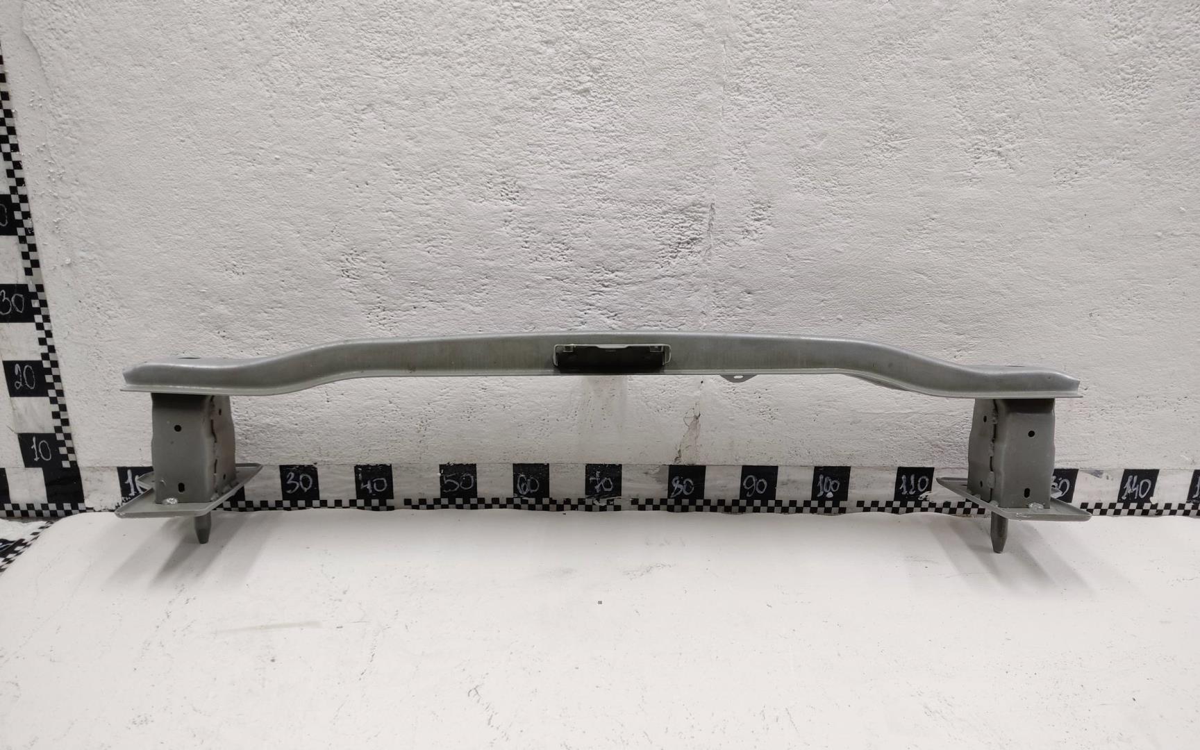 Усилитель переднего бампера