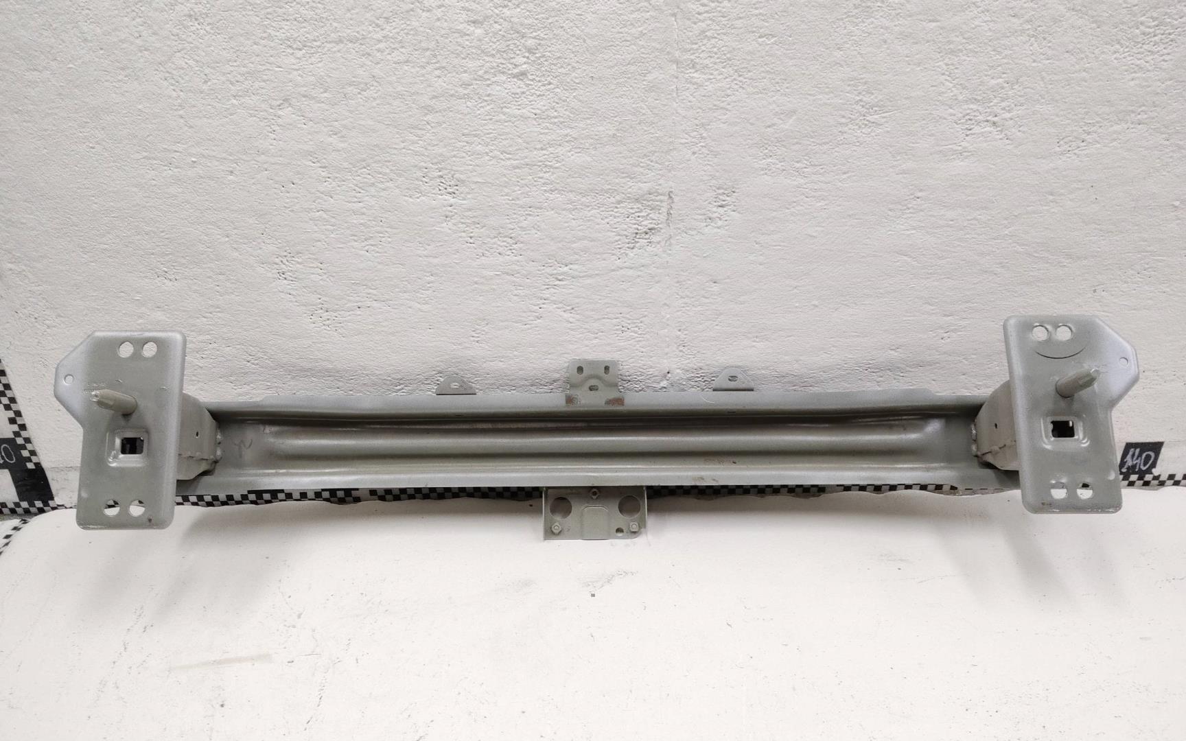 Усилитель переднего бампера