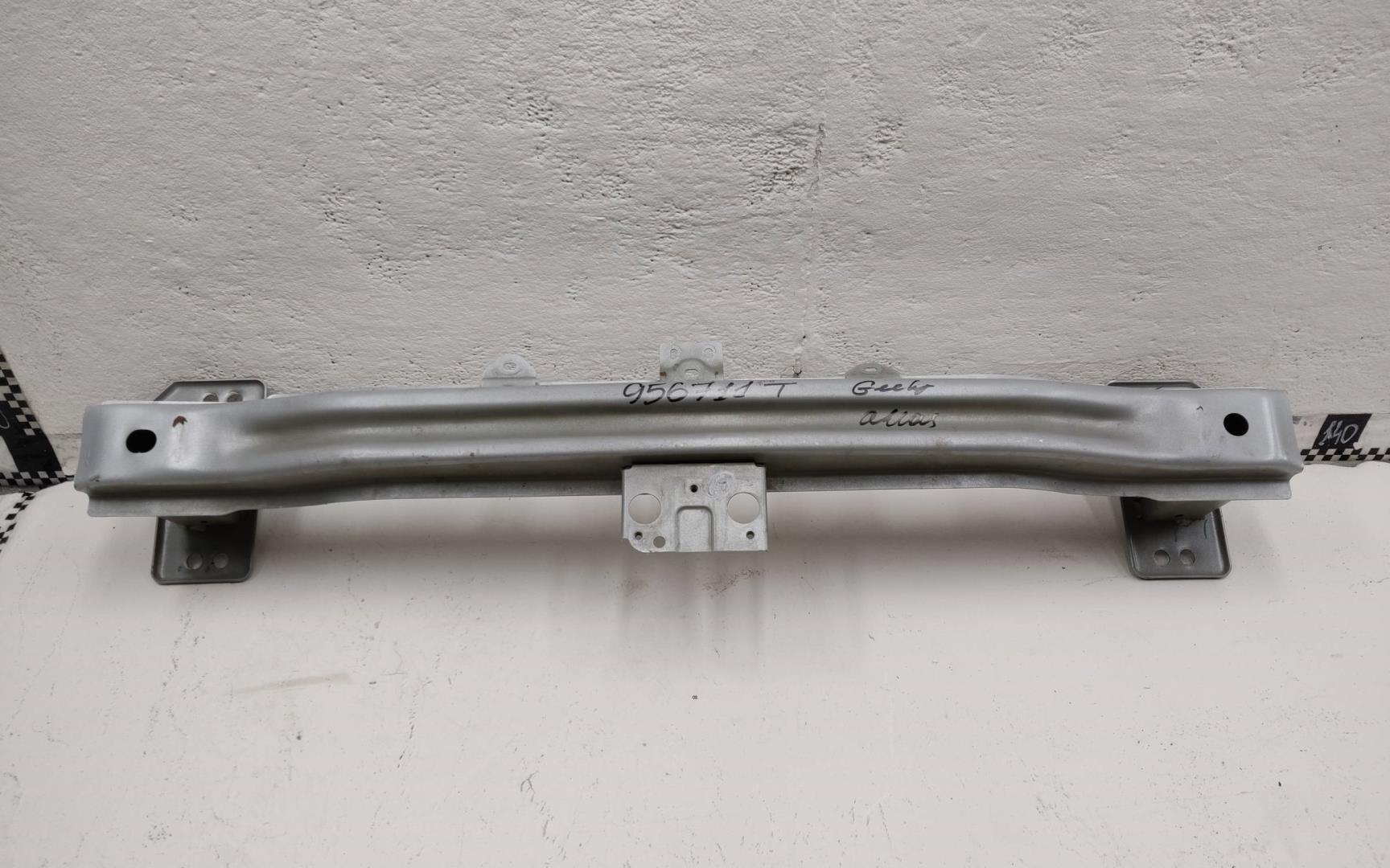 Усилитель переднего бампера