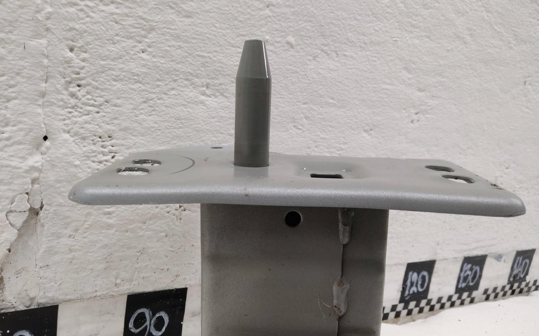 Усилитель переднего бампера