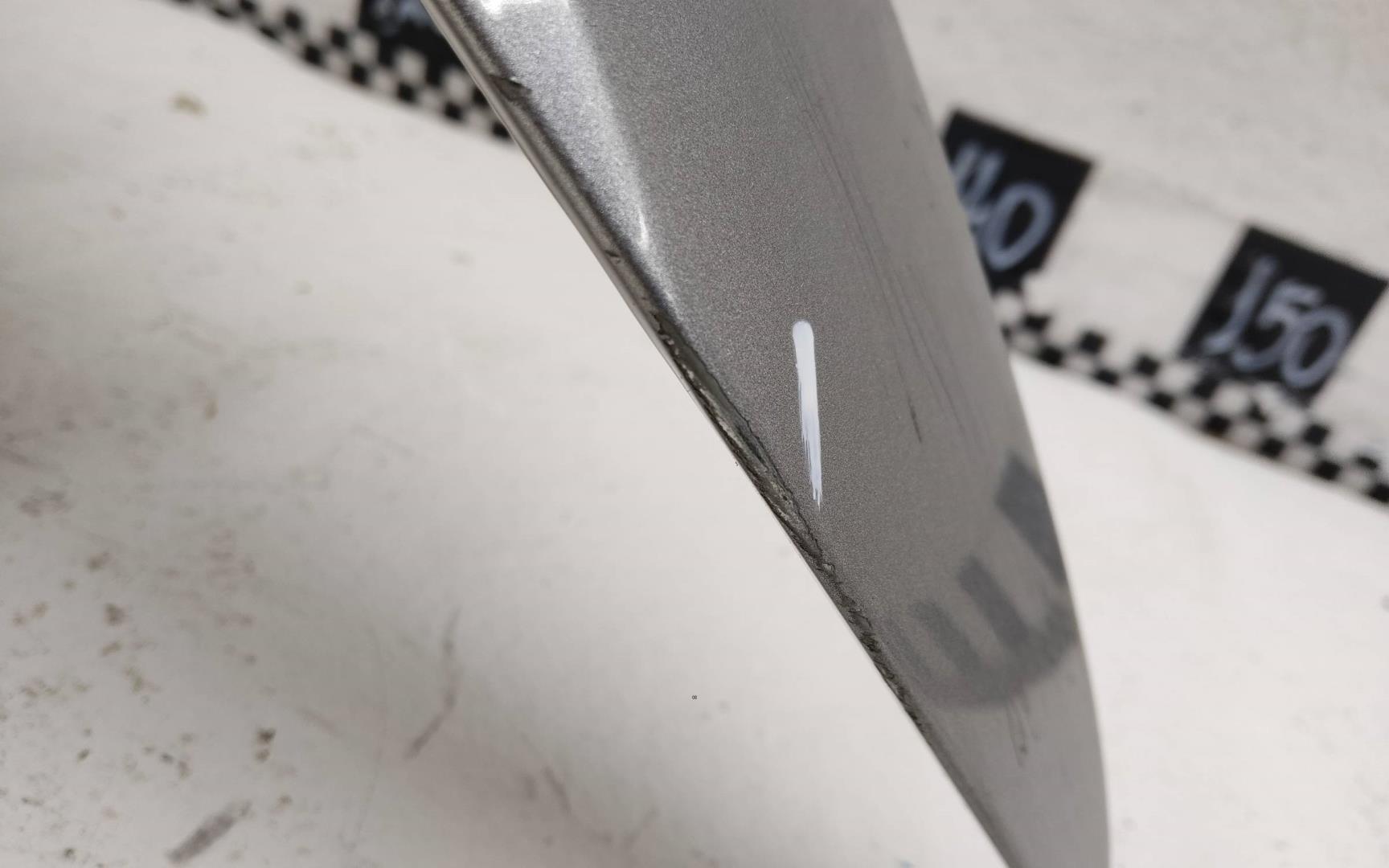 Крыло переднее правое