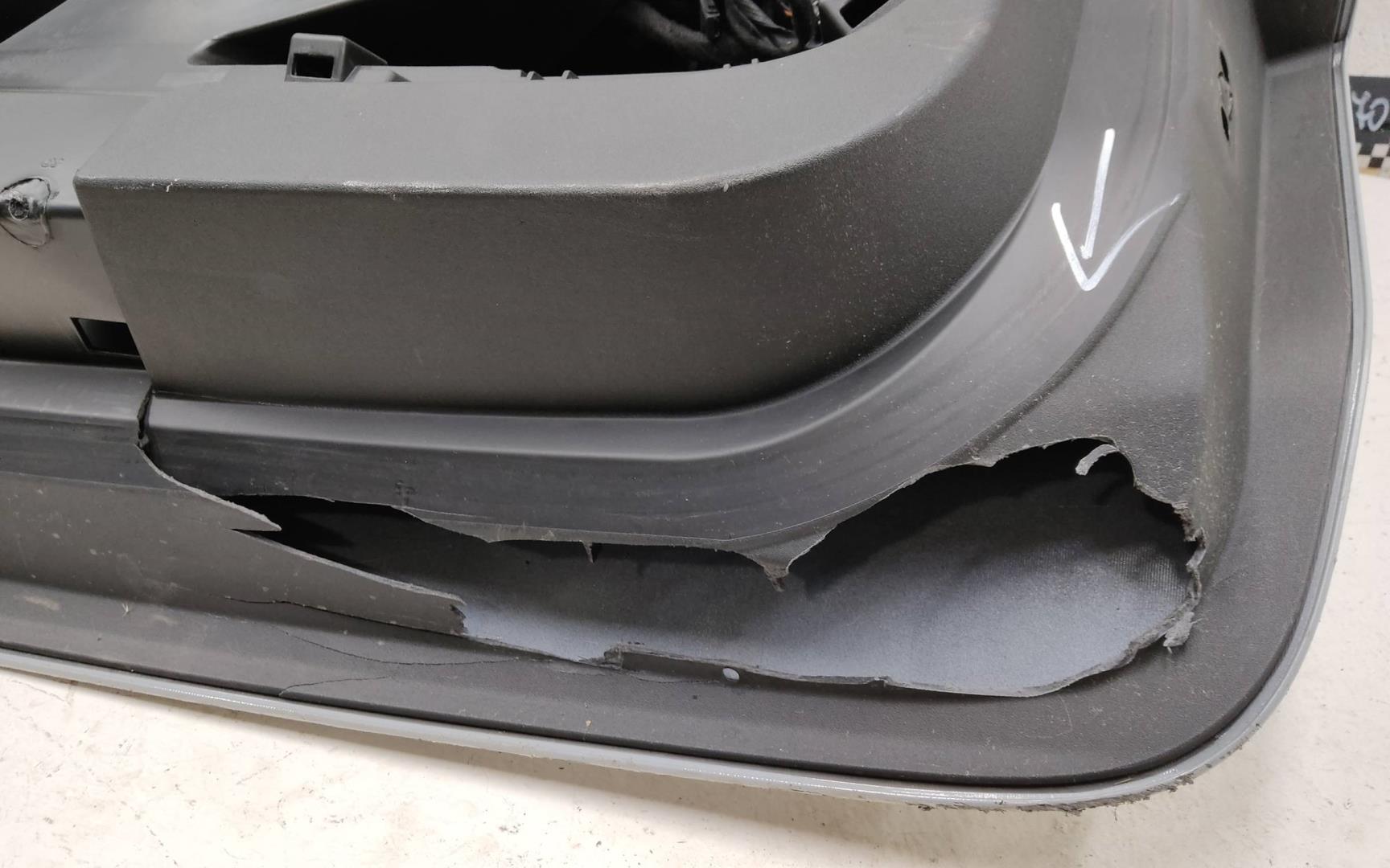 Стекло двери багажника