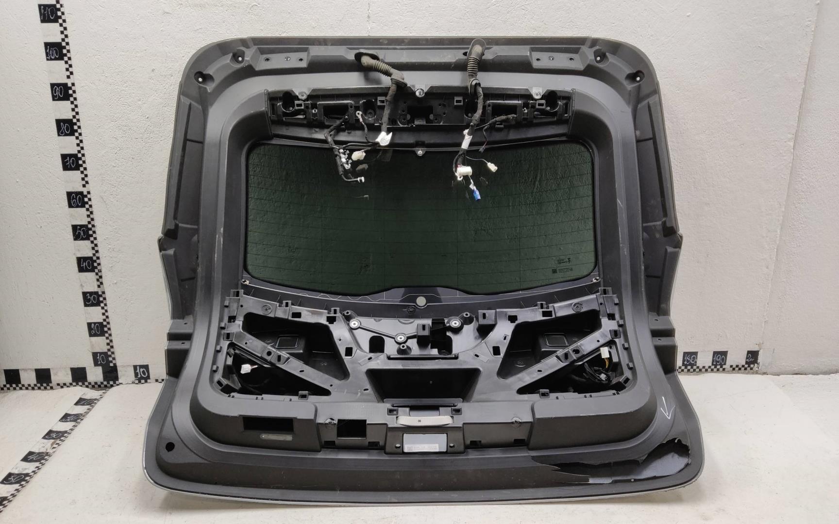 Стекло двери багажника