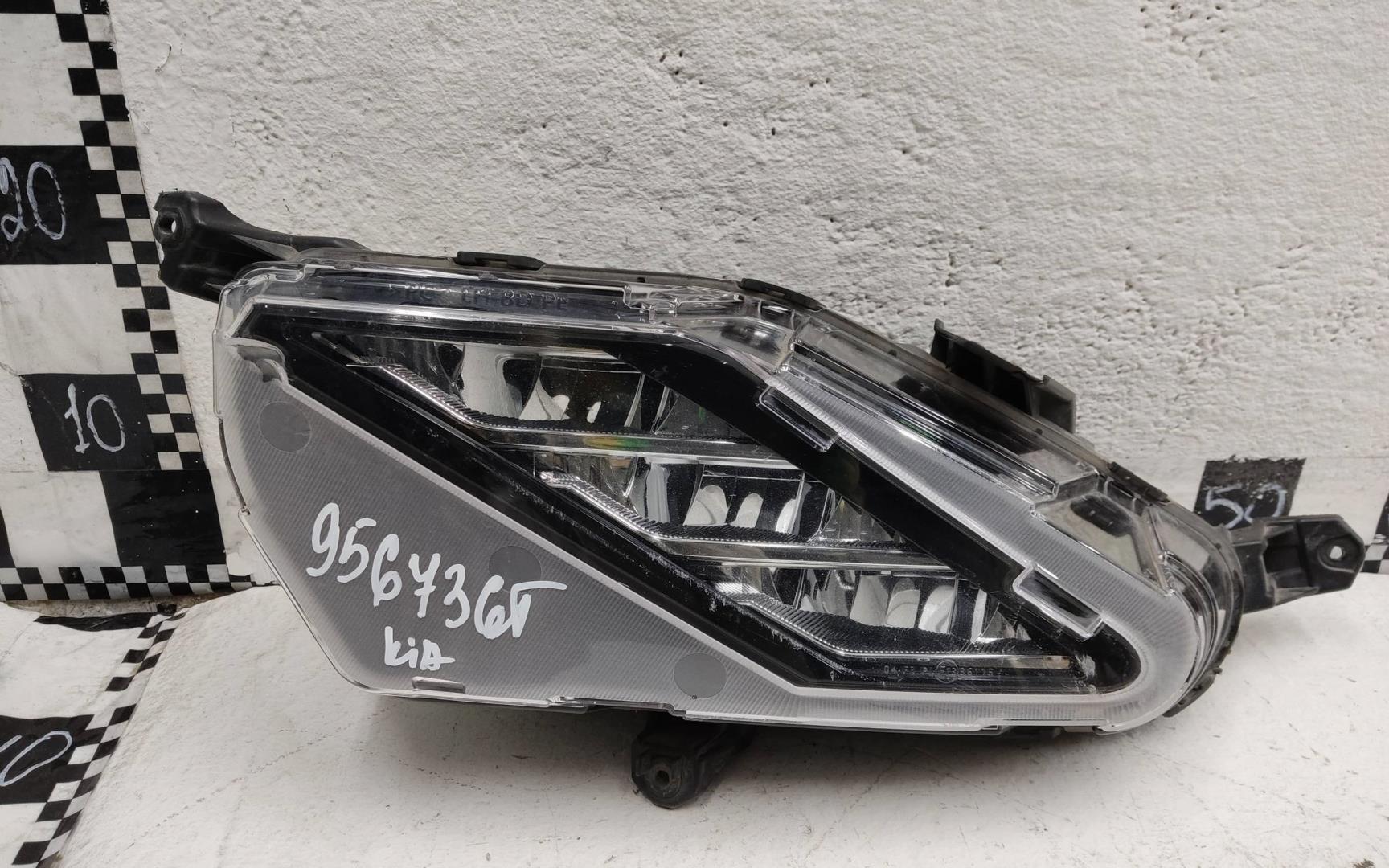 Фара противотуманная левая