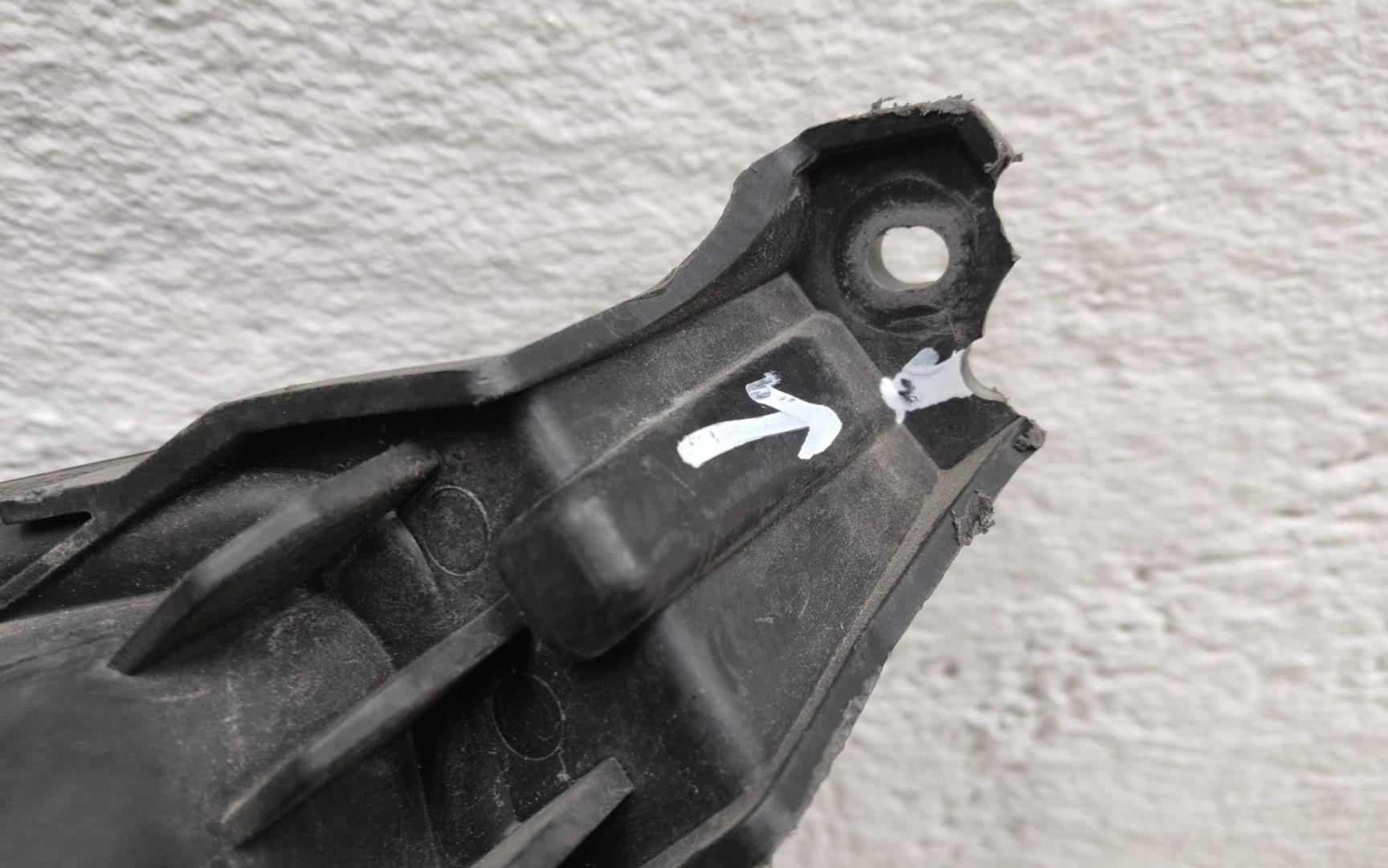 Фара противотуманная левая