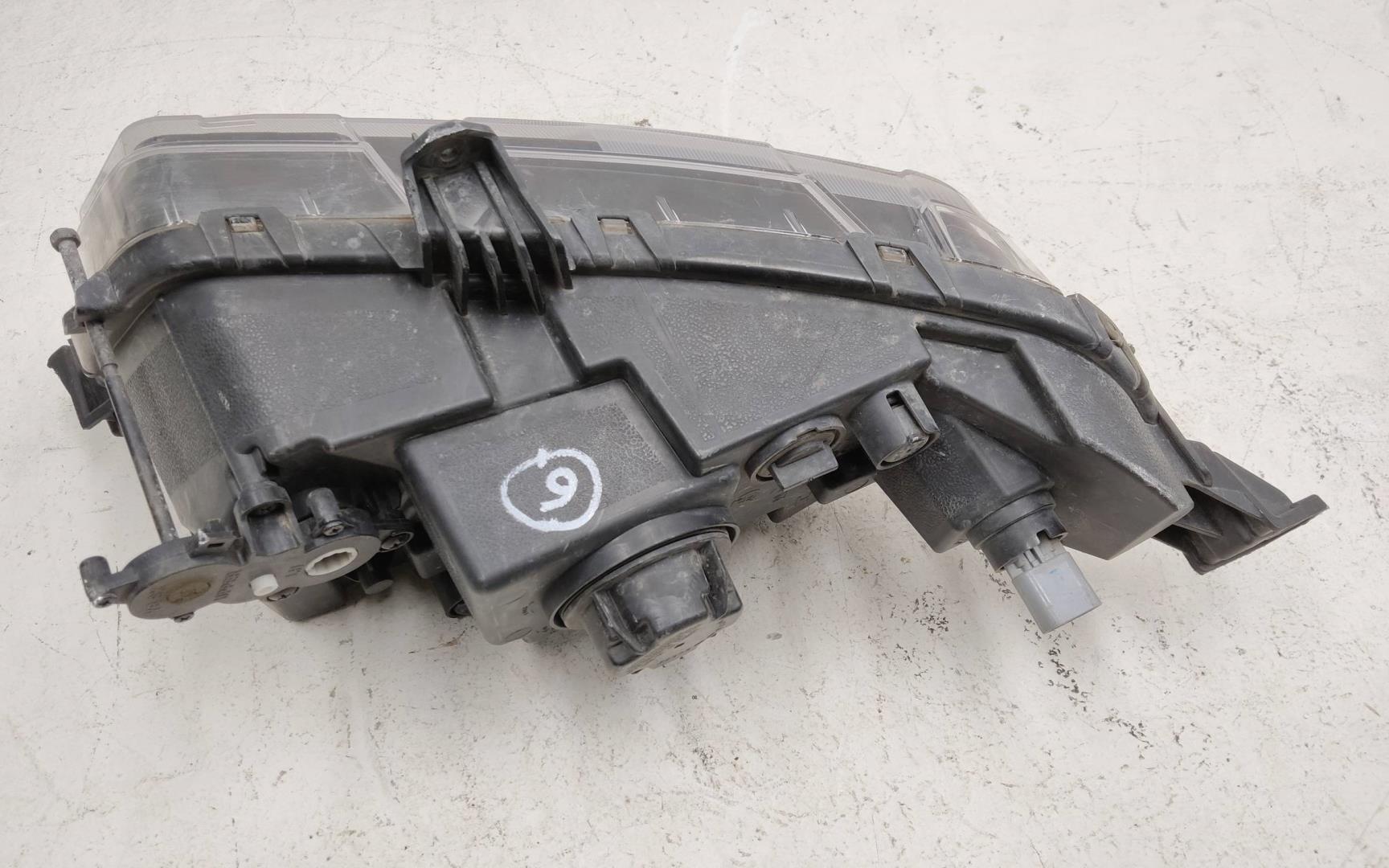 Фара противотуманная левая