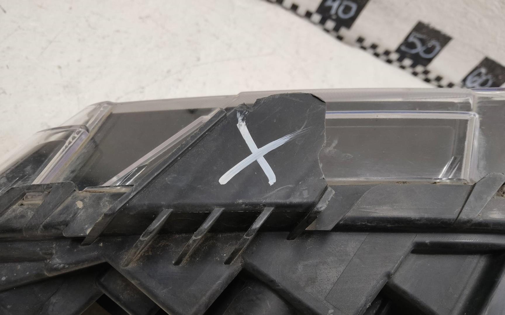 Фара противотуманная левая