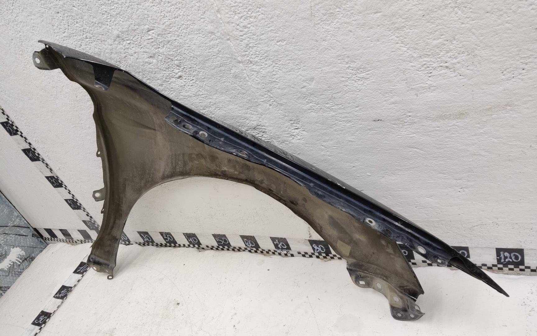 Крыло переднее левое