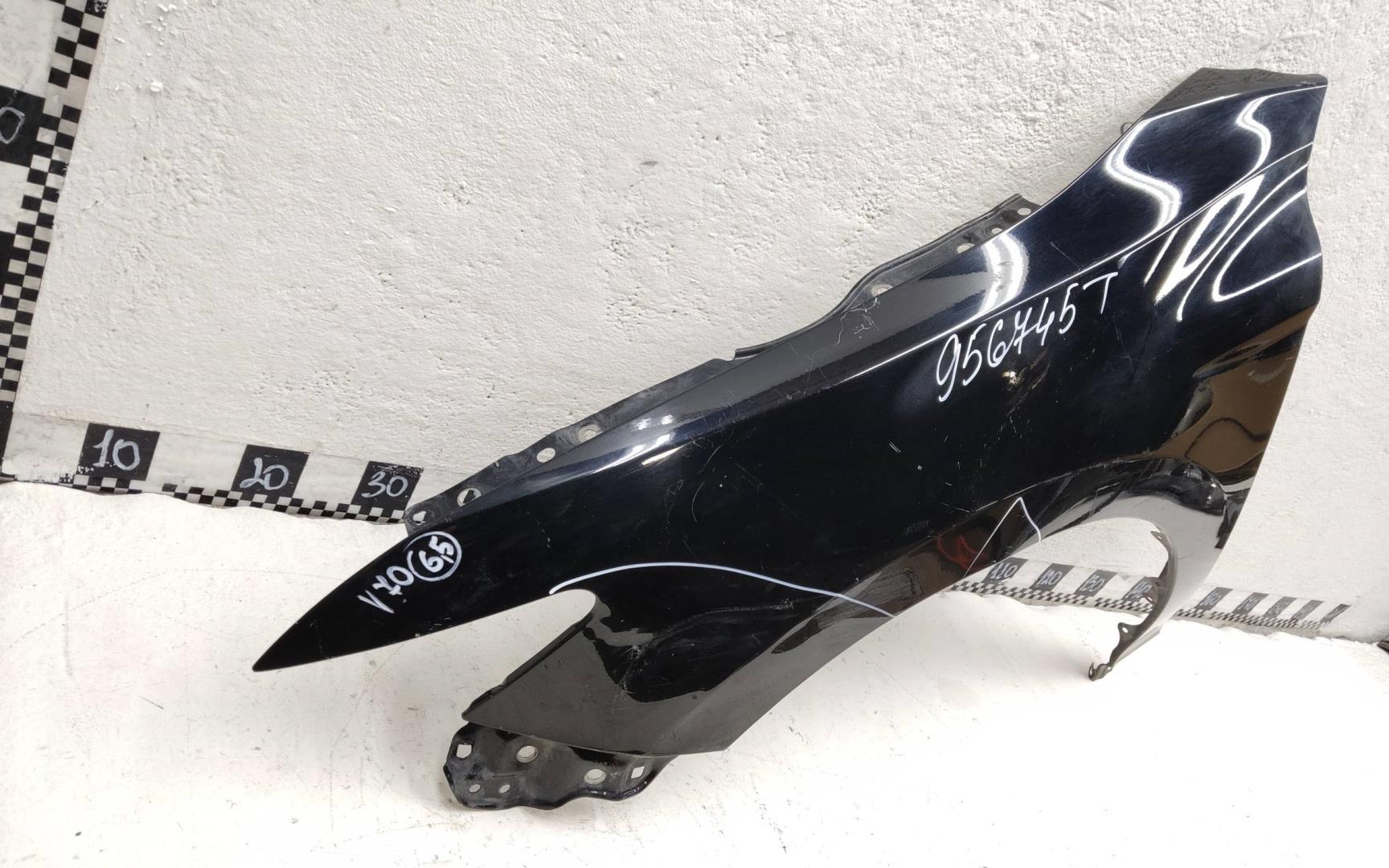 Крыло переднее левое